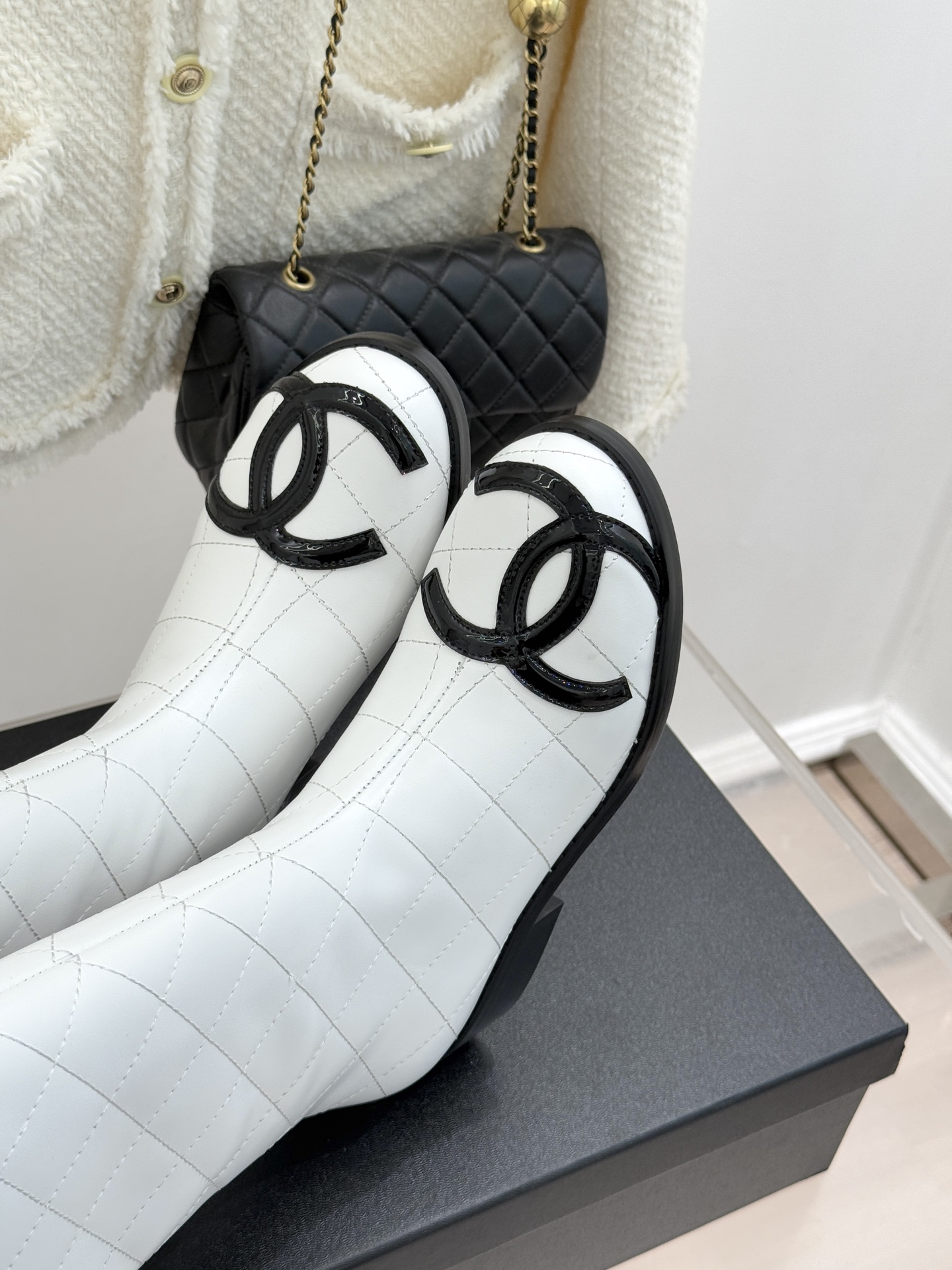 CHANE*｜小香经典大双C菱格中古靴子系列！这双丽珍鞋 简直是时尚长河里的璀璨明珠它的设计极具辨识度 