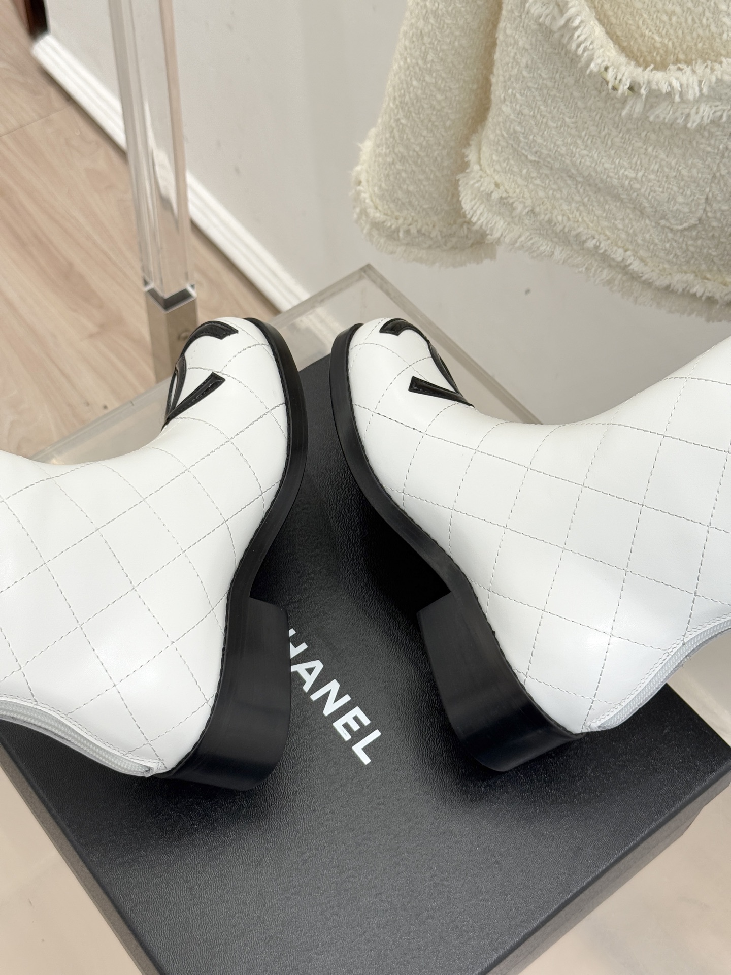 CHANE*｜小香经典大双C菱格中古靴子系列！这双丽珍鞋 简直是时尚长河里的璀璨明珠它的设计极具辨识度 