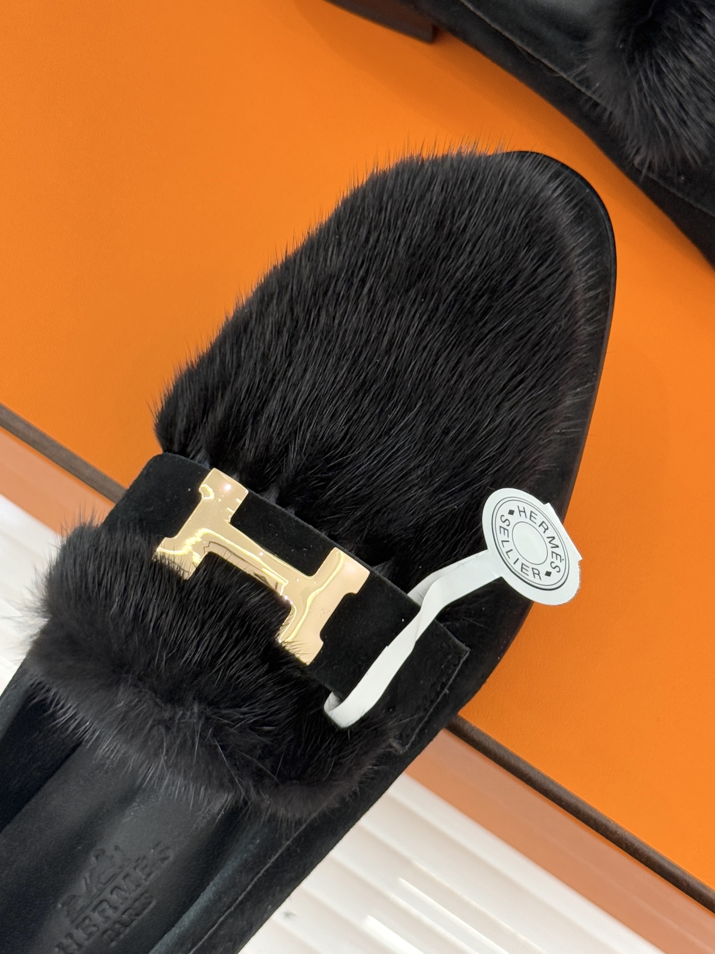 Hermès/爱马仕经典复古羊毛H金属扣乐福鞋标志性H形金属扣居于鞋身经精雕与多层抛光电镀而成流转着低调