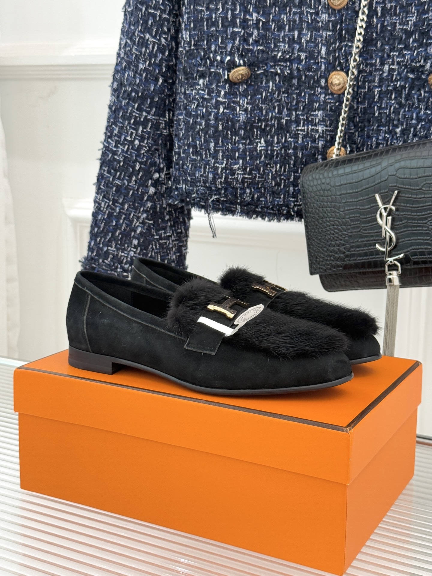 Hermès/爱马仕经典复古羊毛H金属扣乐福鞋标志性H形金属扣居于鞋身经精雕与多层抛光电镀而成流转着低调