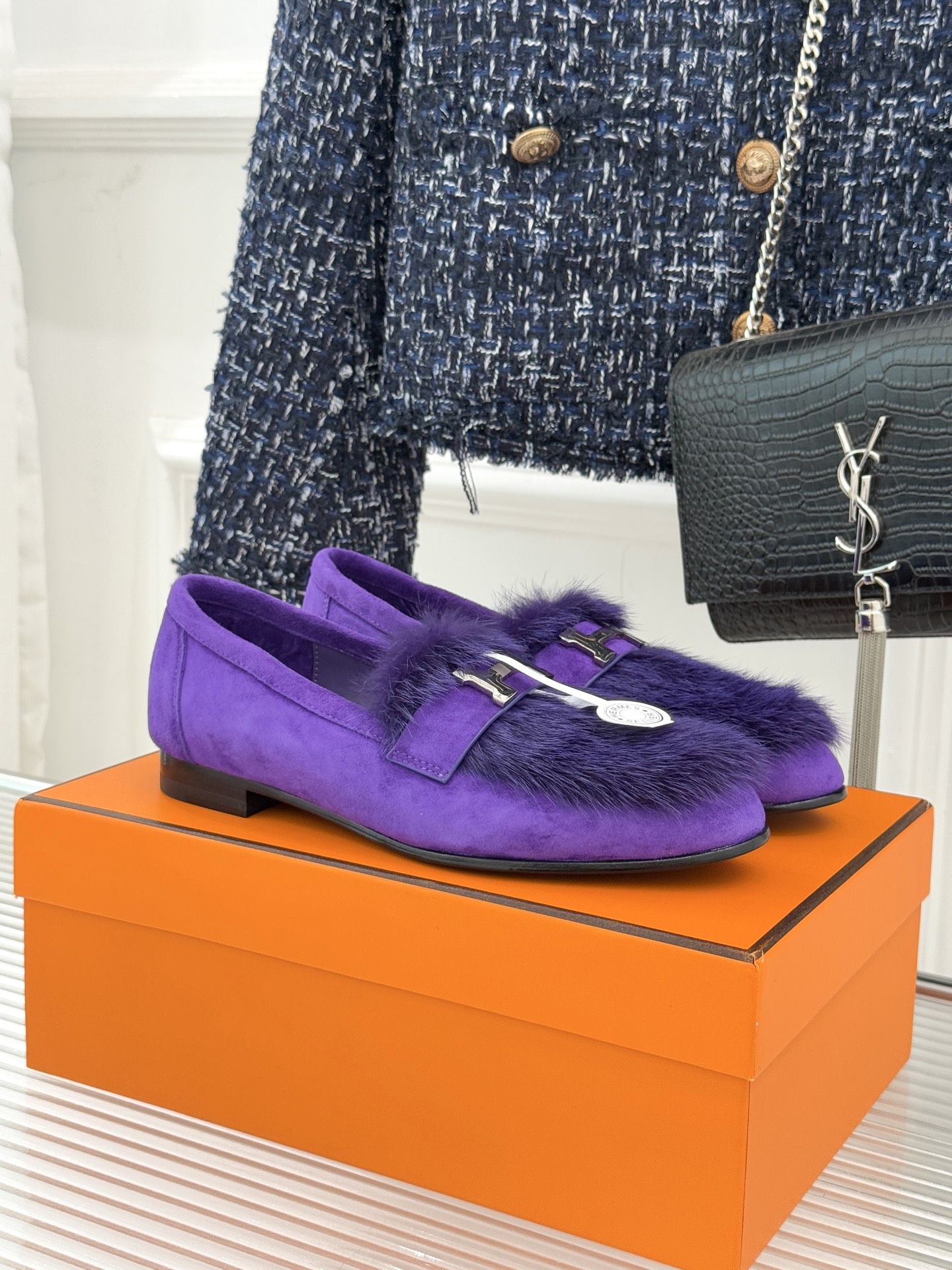 Hermès/爱马仕经典复古羊毛H金属扣乐福鞋标志性H形金属扣居于鞋身经精雕与多层抛光电镀而成流转着低调