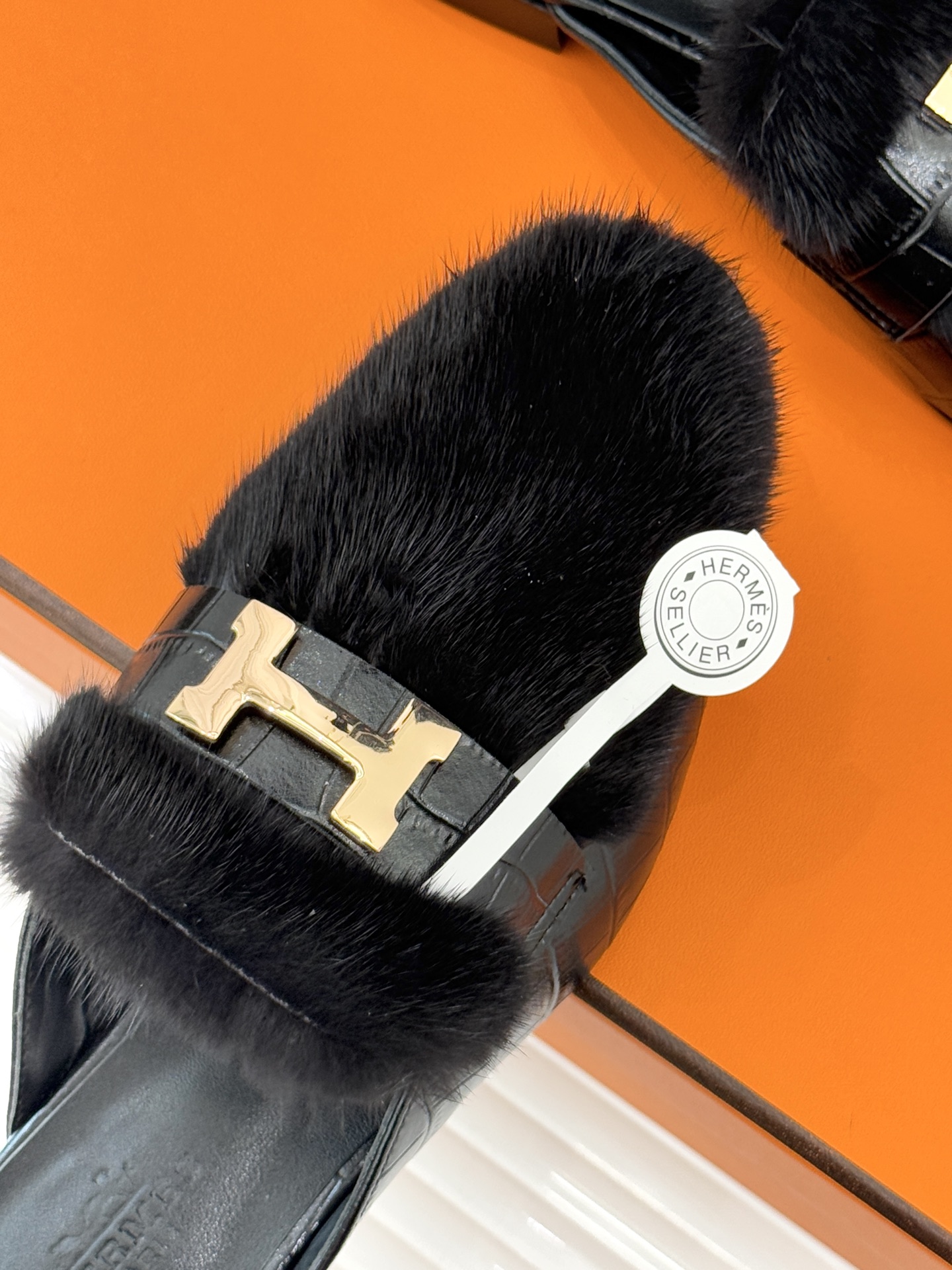 Hermès/爱马仕经典复古羊毛H金属扣乐福鞋标志性H形金属扣居于鞋身经精雕与多层抛光电镀而成流转着低调