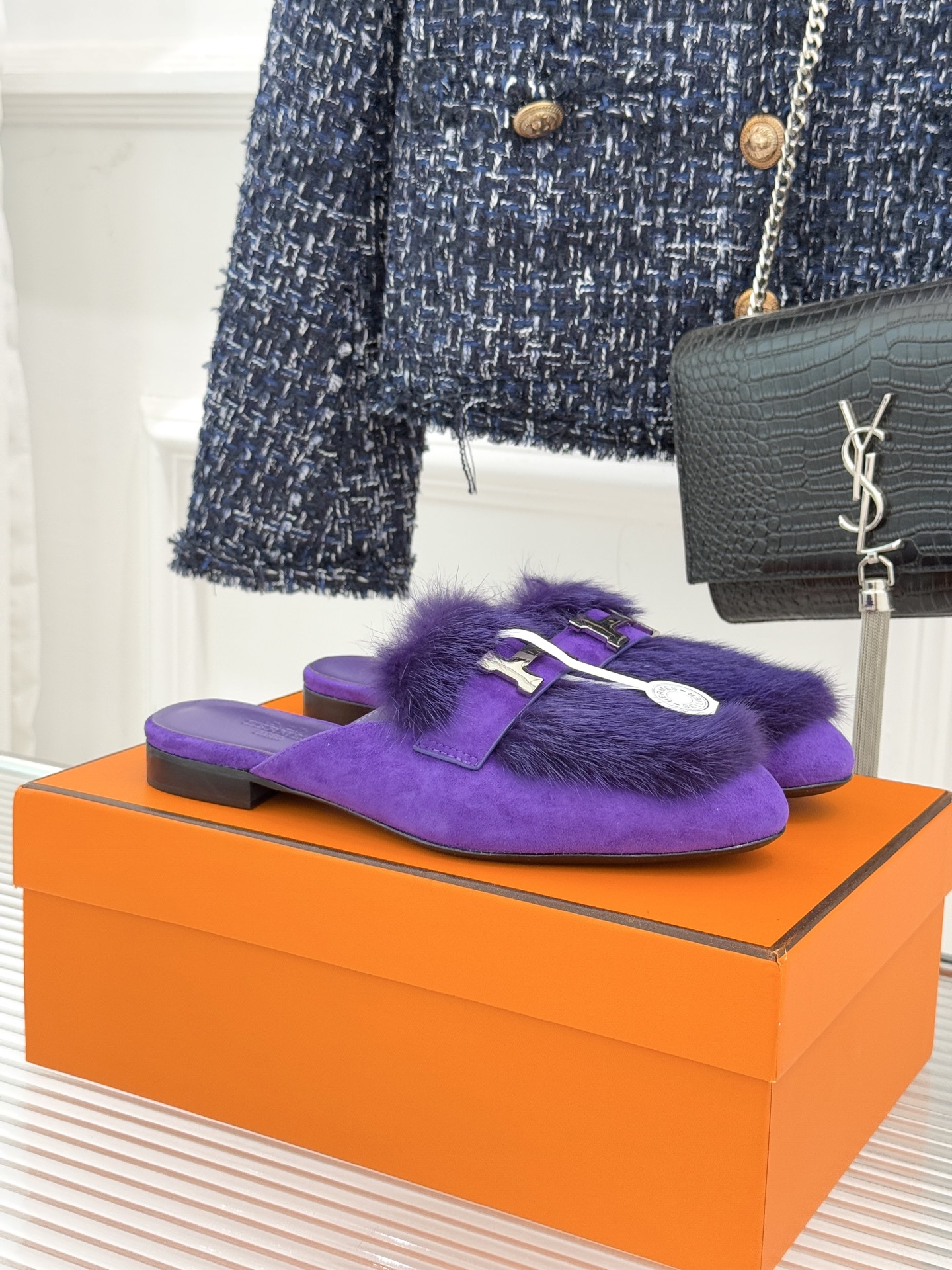 Hermès/爱马仕经典复古羊毛H金属扣乐福鞋标志性H形金属扣居于鞋身经精雕与多层抛光电镀而成流转着低调