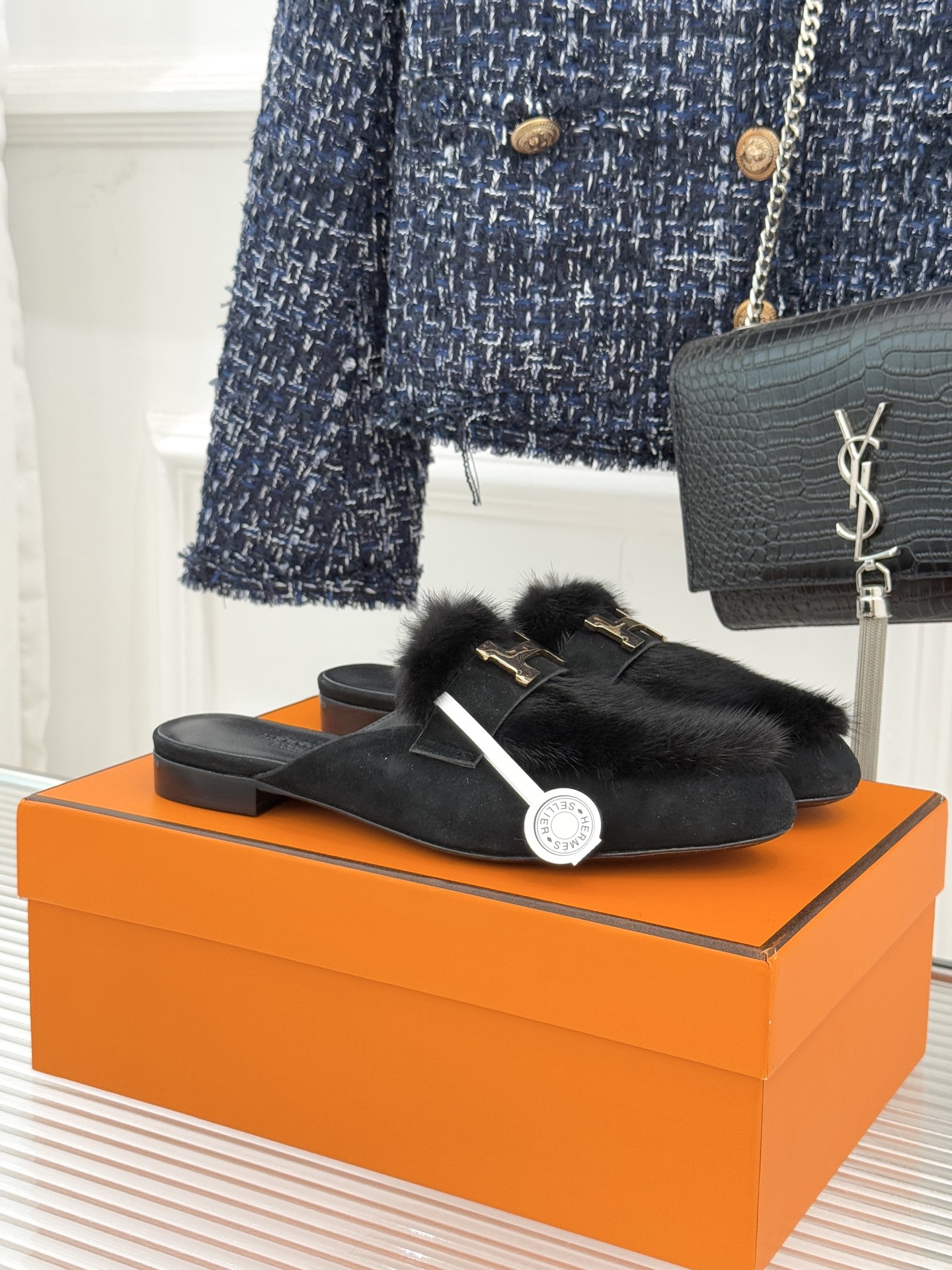 Hermès/爱马仕经典复古羊毛H金属扣乐福鞋标志性H形金属扣居于鞋身经精雕与多层抛光电镀而成流转着低调