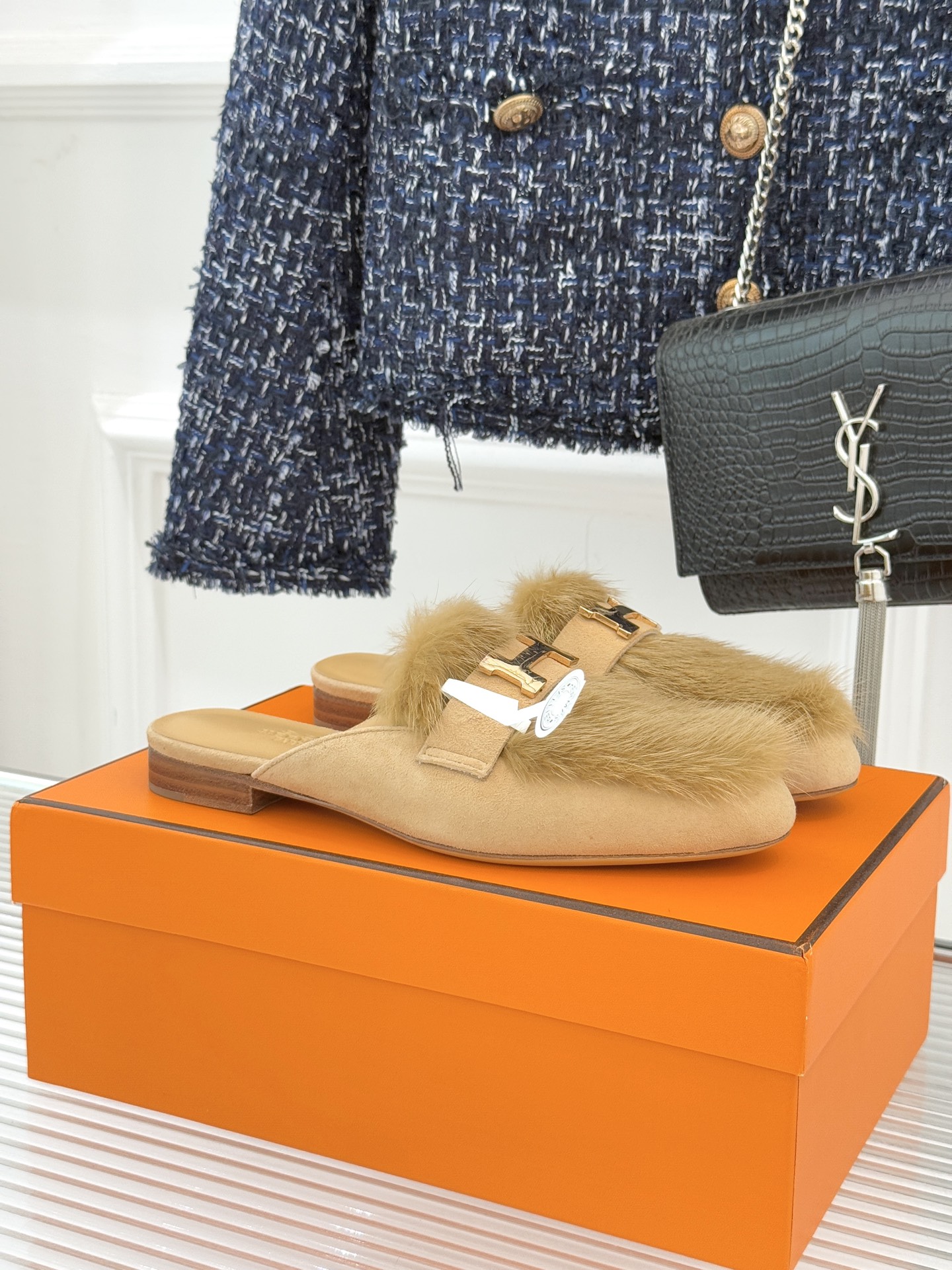 Hermès/爱马仕经典复古羊毛H金属扣乐福鞋标志性H形金属扣居于鞋身经精雕与多层抛光电镀而成流转着低调