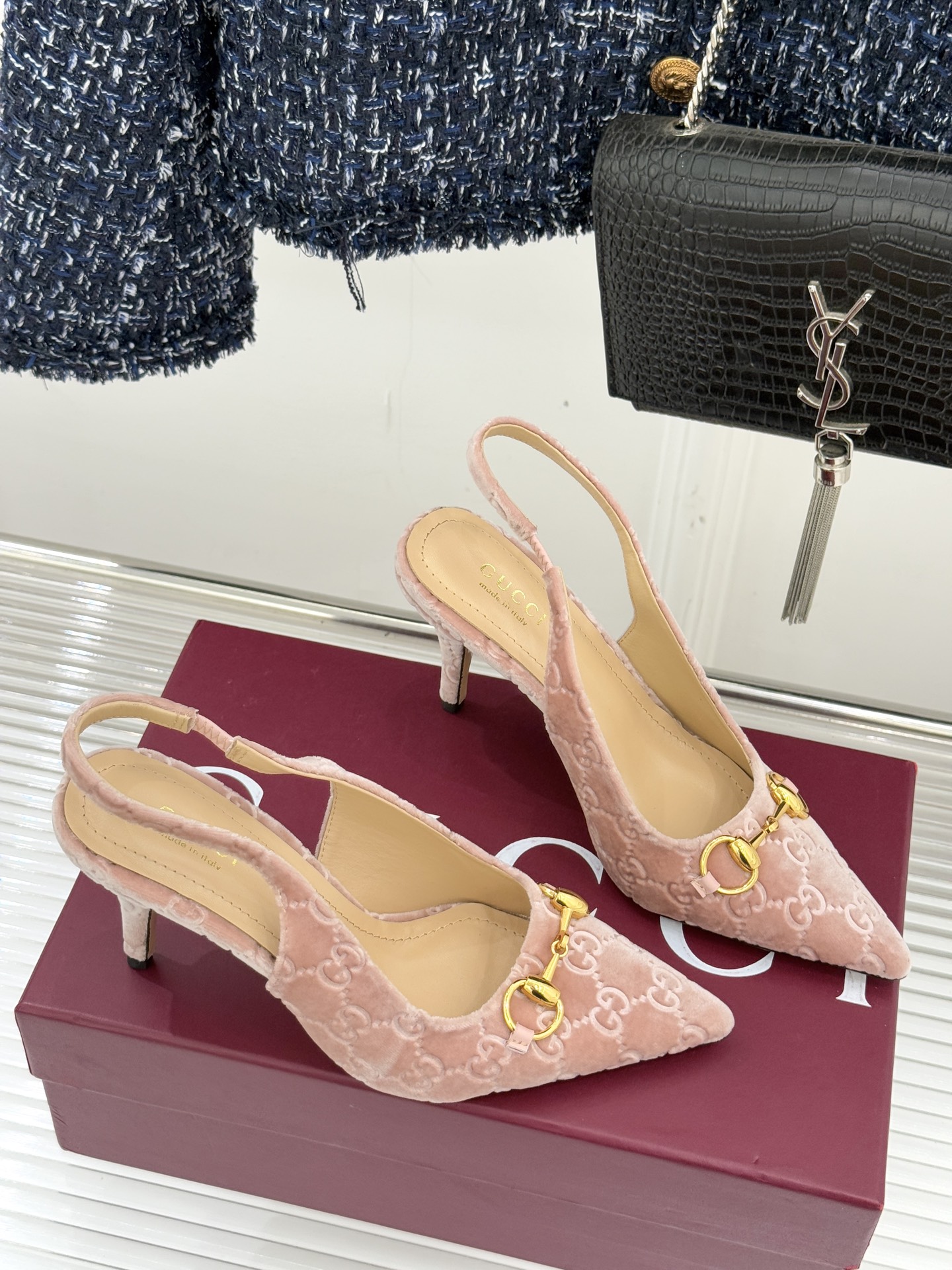 Gucci/古驰25WF新品马衔扣尖头高跟后空凉鞋它以标志性的马衔扣为点睛之笔彰显着品牌深厚的马术传承与