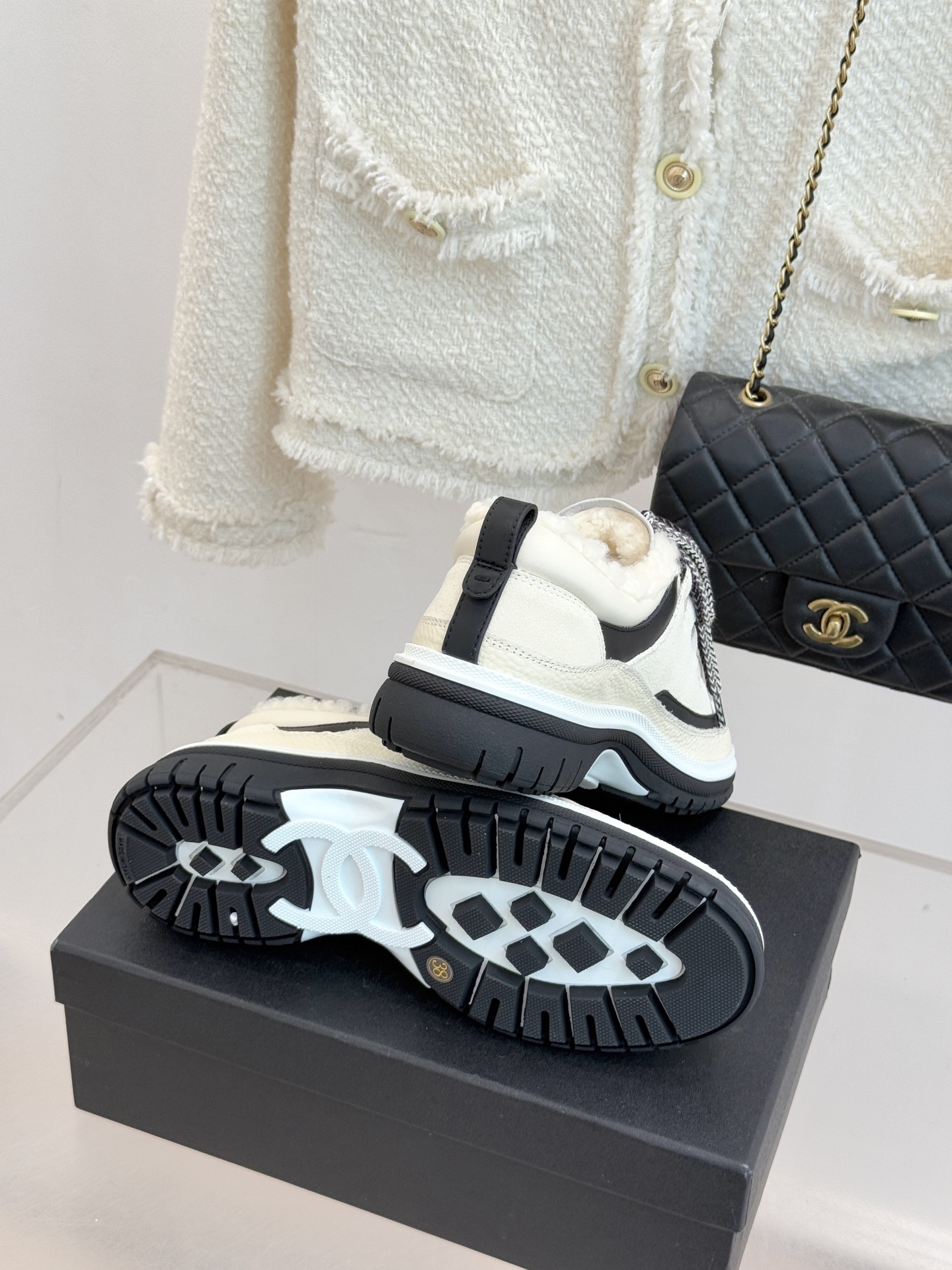 CHANE*｜小香25K早春新品复古菱格熊猫羊毛休闲鞋运动鞋简约黑白配色 勾勒永不过时的时尚轮廓 。精致