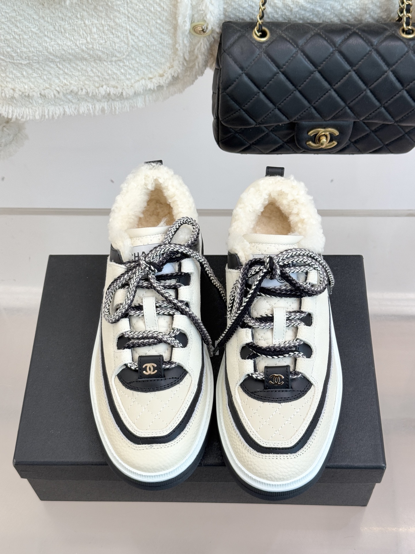 CHANE*｜小香25K早春新品复古菱格熊猫羊毛休闲鞋运动鞋简约黑白配色 勾勒永不过时的时尚轮廓 。精致