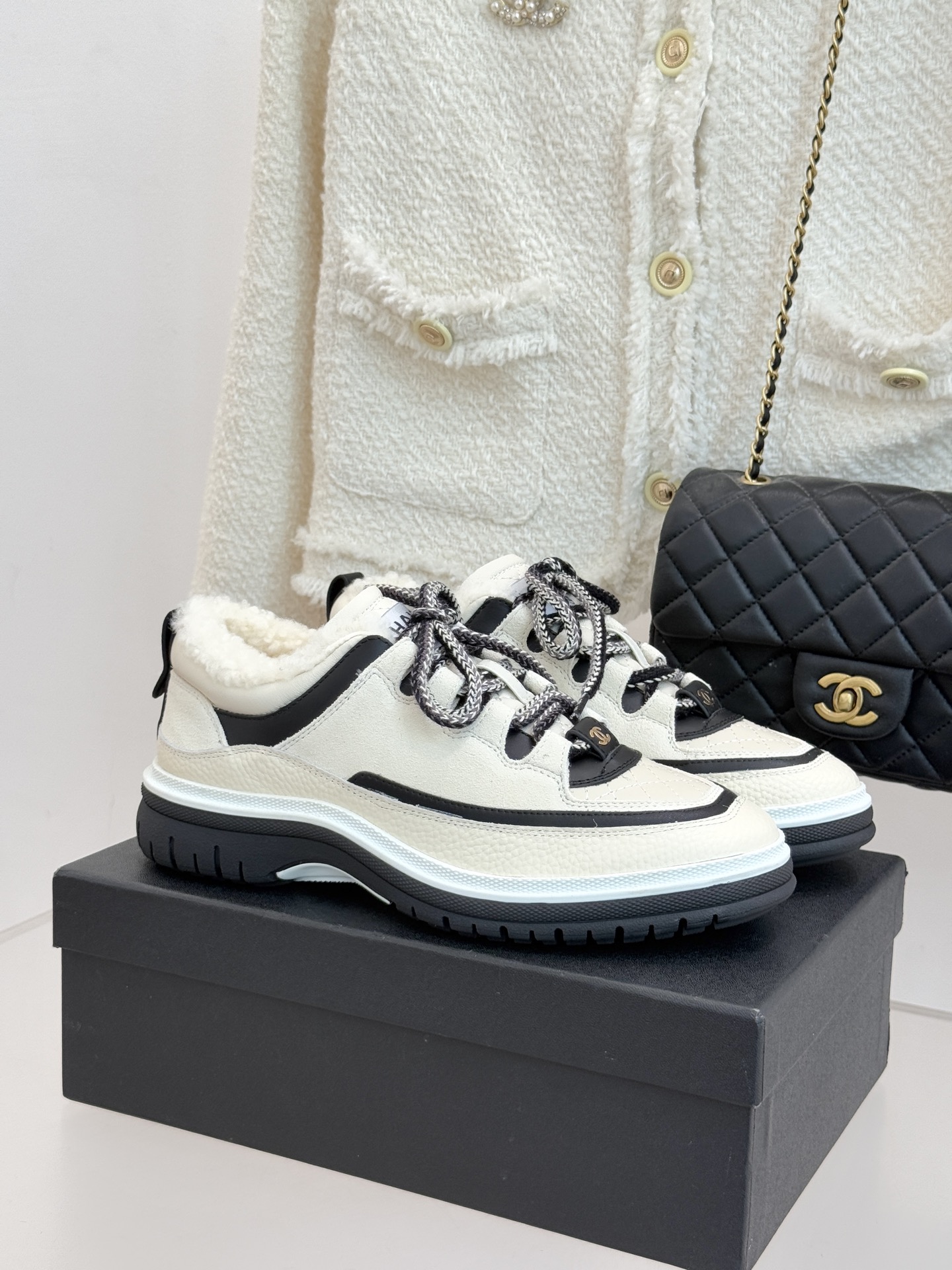 CHANE*｜小香25K早春新品复古菱格熊猫羊毛休闲鞋运动鞋简约黑白配色 勾勒永不过时的时尚轮廓 。精致