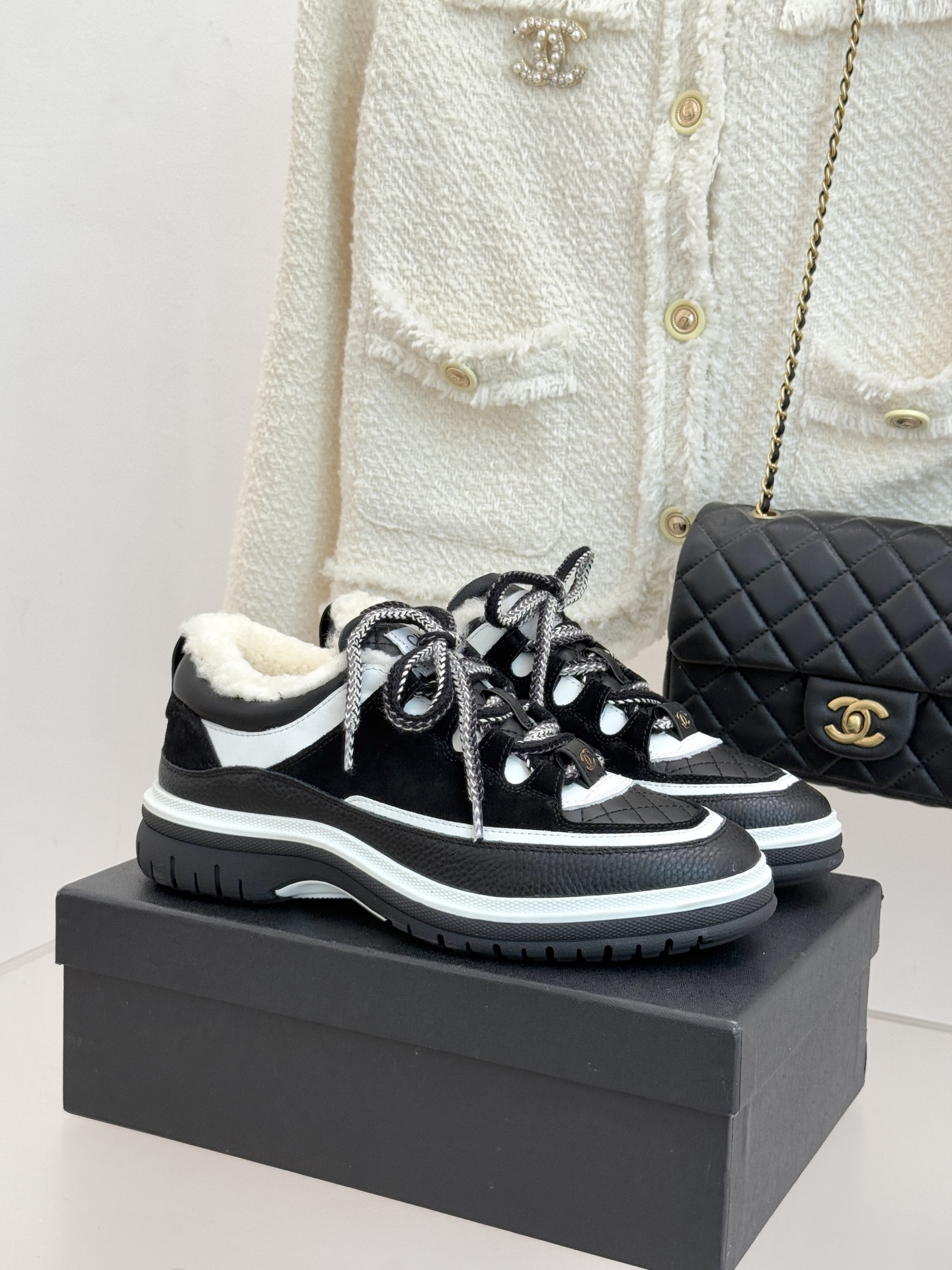 CHANE*｜小香25K早春新品复古菱格熊猫羊毛休闲鞋运动鞋简约黑白配色 勾勒永不过时的时尚轮廓 。精致