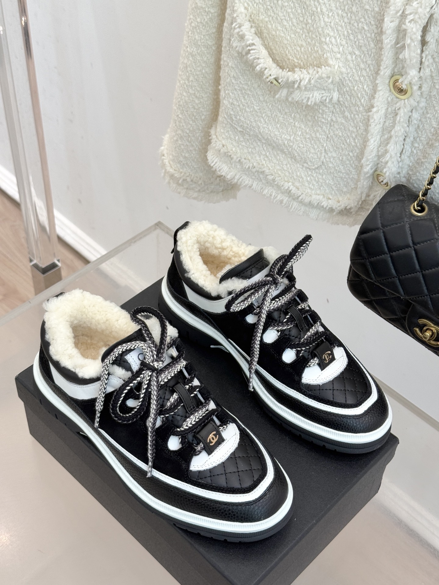 CHANE*｜小香25K早春新品复古菱格熊猫羊毛休闲鞋运动鞋简约黑白配色 勾勒永不过时的时尚轮廓 。精致