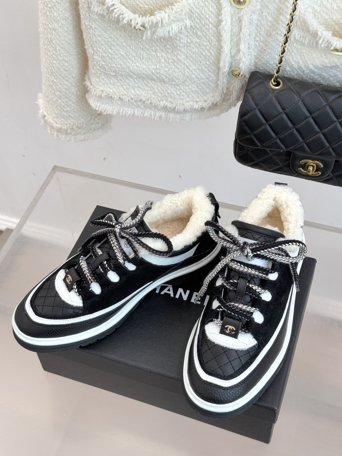 CHANE*｜小香25K早春新品复古菱格熊猫羊毛休闲鞋运动鞋简约黑白配色 勾勒永不过时的时尚轮廓 。精致