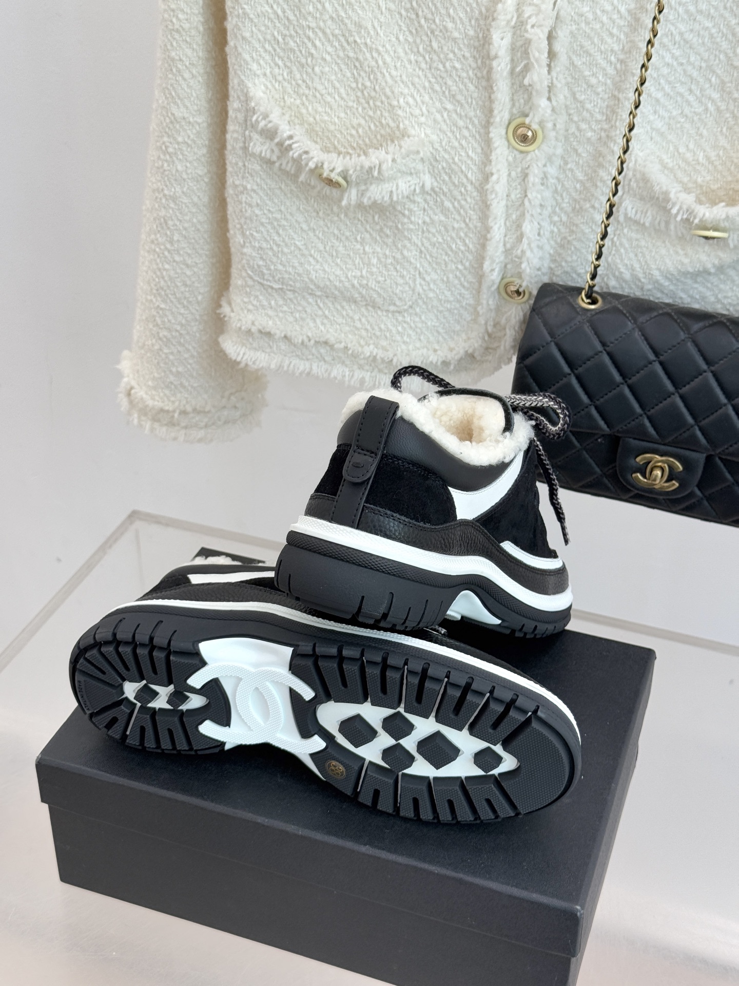 CHANE*｜小香25K早春新品复古菱格熊猫羊毛休闲鞋运动鞋简约黑白配色 勾勒永不过时的时尚轮廓 。精致