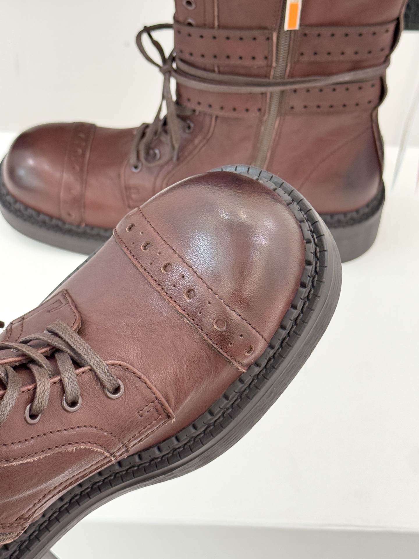 ETHOR 25WF秋冬新品复古双扣机车靴今年秋冬被这双机车靴狠狠拿捏！硬朗靴型自带酷飒气场双扣带设计注