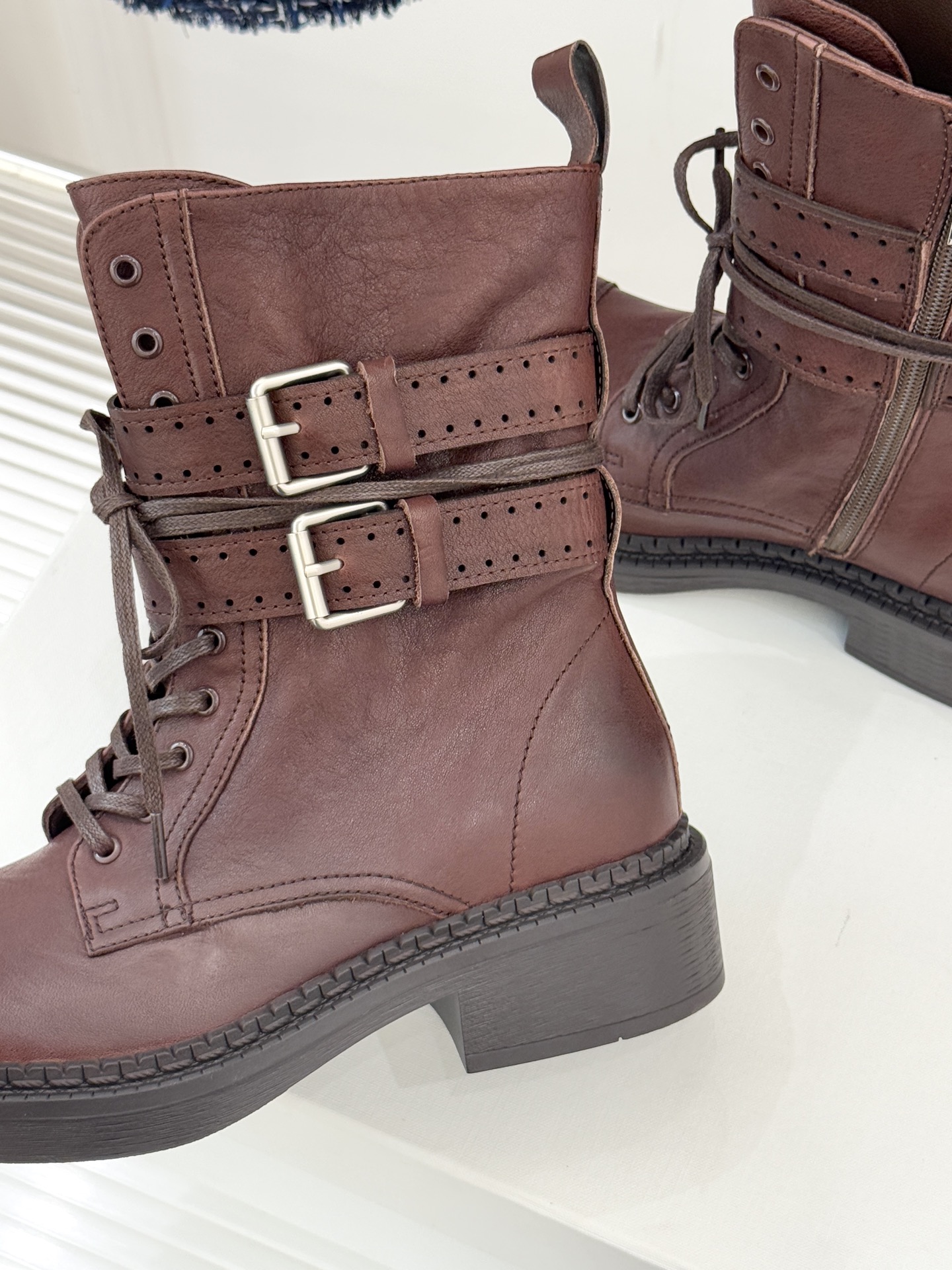 ETHOR 25WF秋冬新品复古双扣机车靴今年秋冬被这双机车靴狠狠拿捏！硬朗靴型自带酷飒气场双扣带设计注