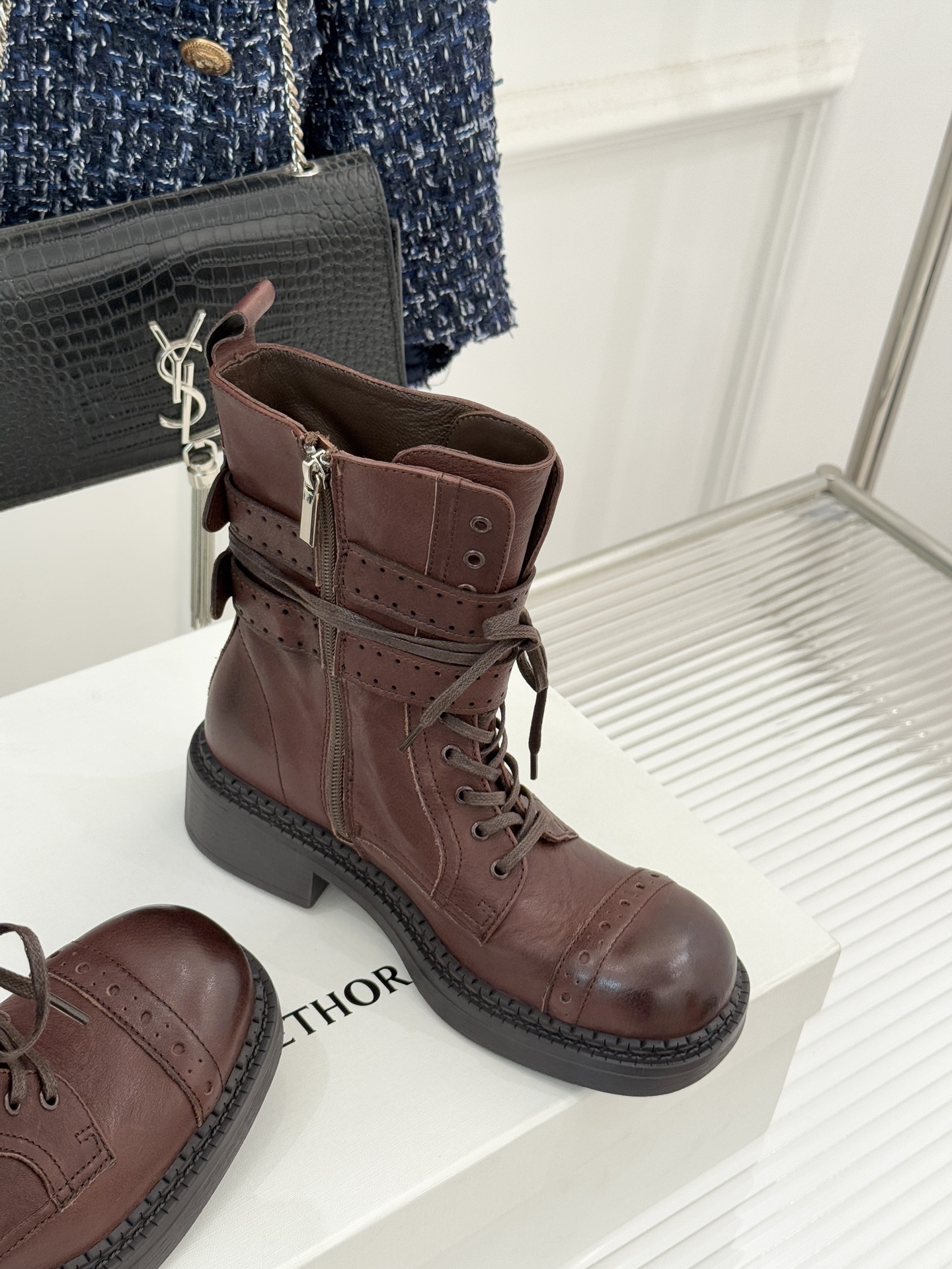 ETHOR 25WF秋冬新品复古双扣机车靴今年秋冬被这双机车靴狠狠拿捏！硬朗靴型自带酷飒气场双扣带设计注