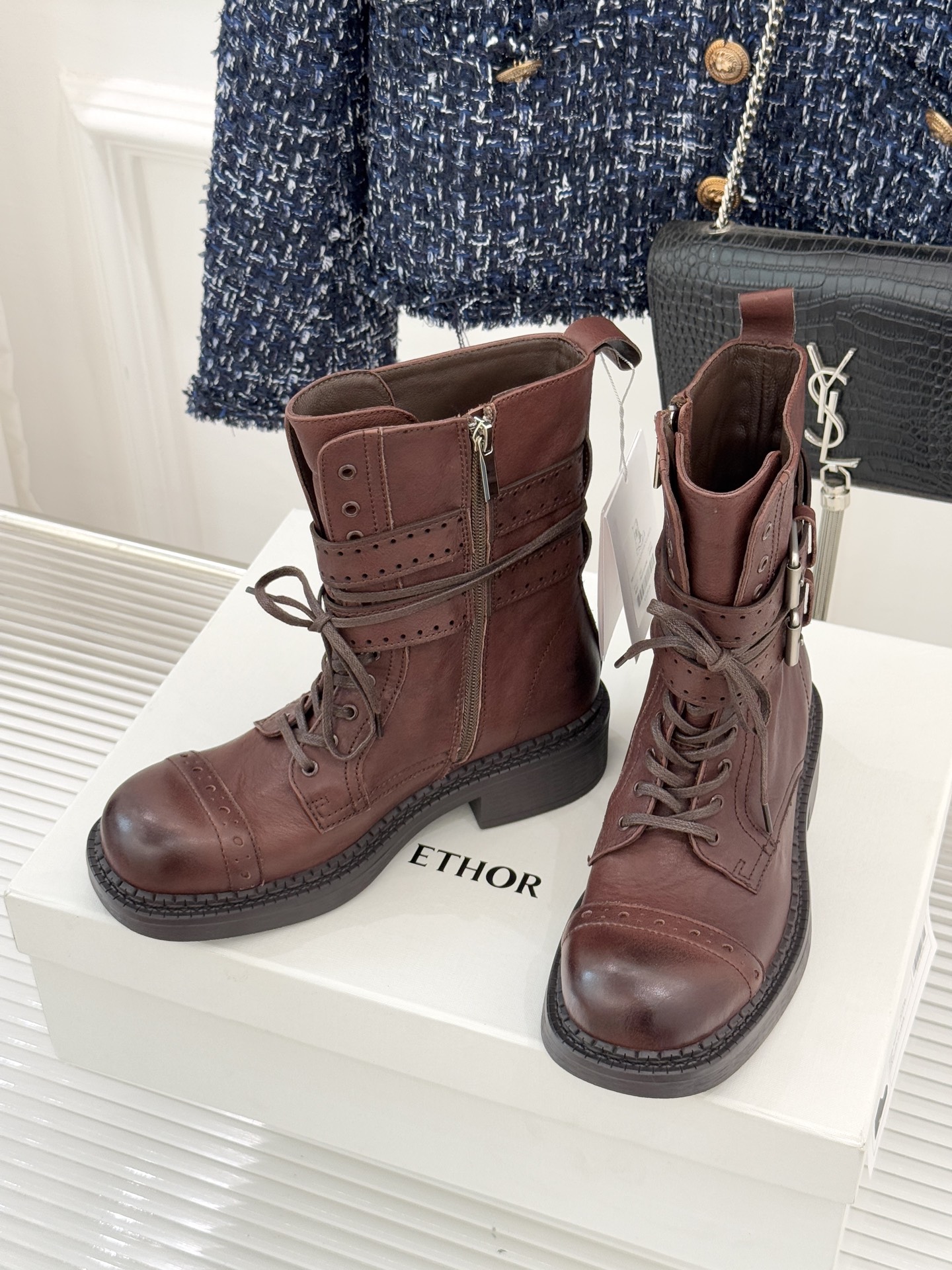 ETHOR 25WF秋冬新品复古双扣机车靴今年秋冬被这双机车靴狠狠拿捏！硬朗靴型自带酷飒气场双扣带设计注