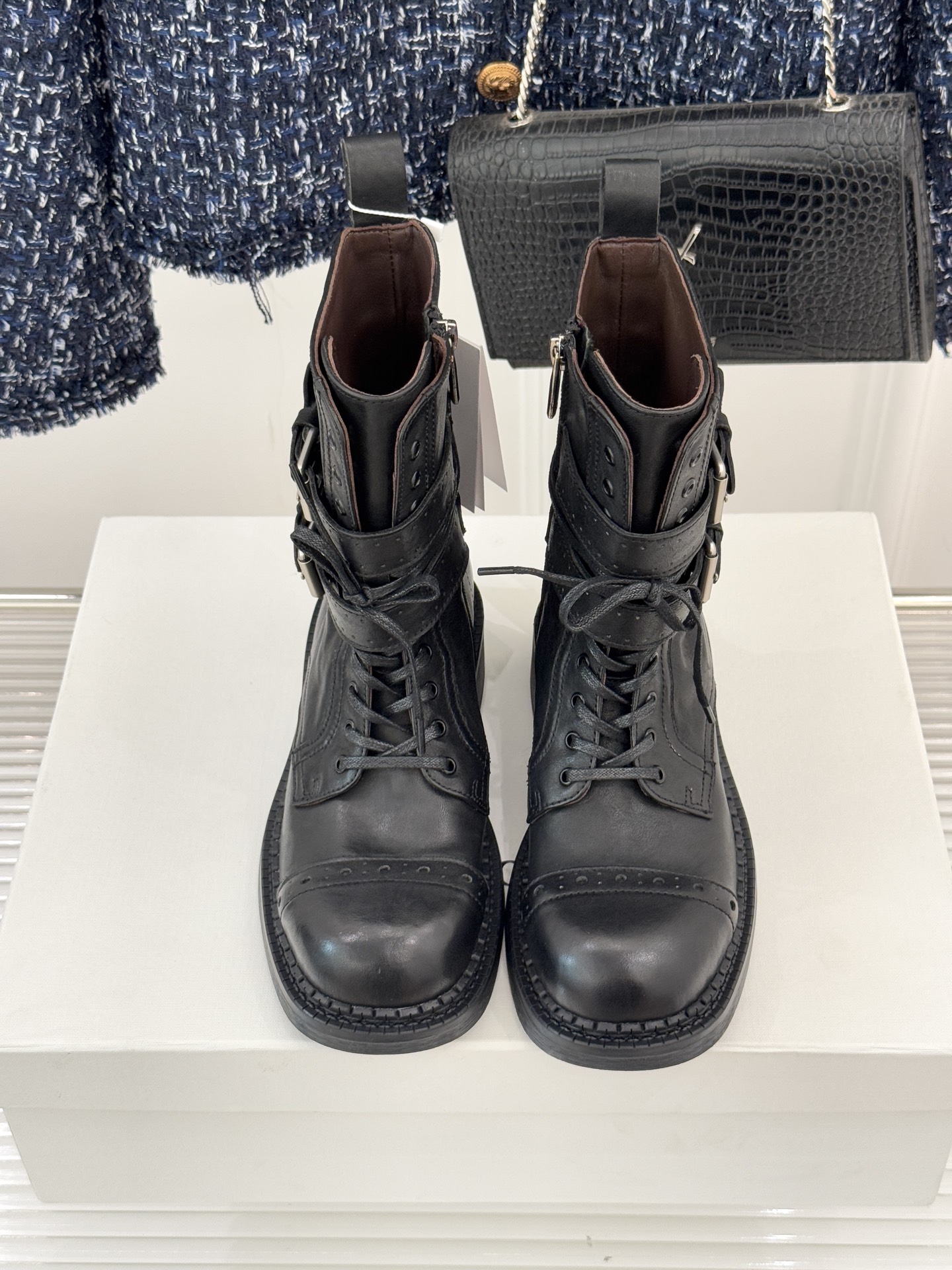 ETHOR 25WF秋冬新品复古双扣机车靴今年秋冬被这双机车靴狠狠拿捏！硬朗靴型自带酷飒气场双扣带设计注