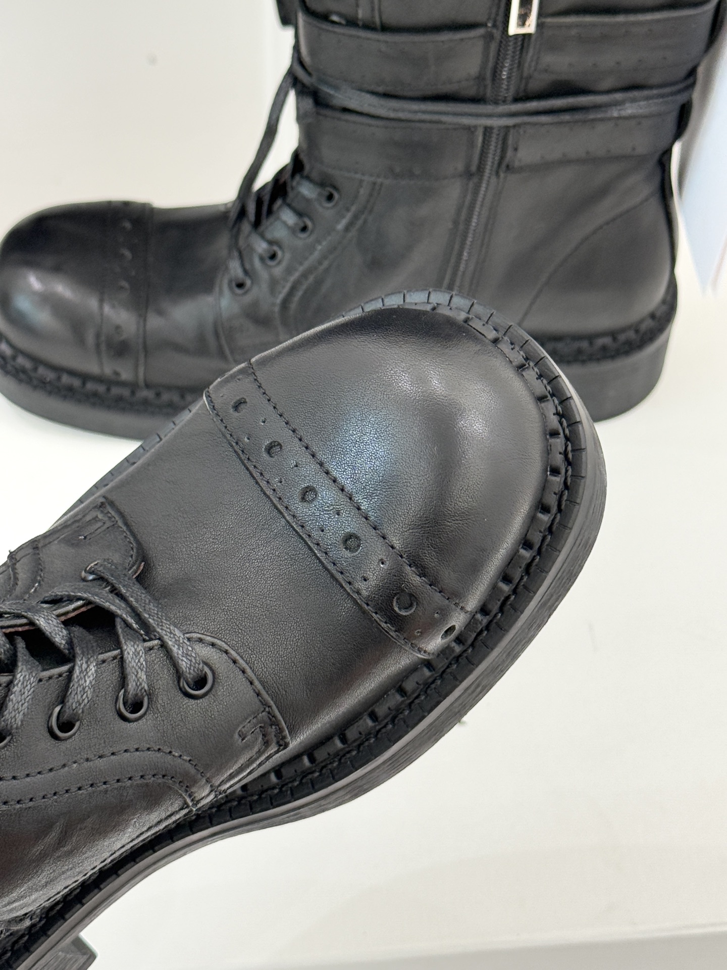 ETHOR 25WF秋冬新品复古双扣机车靴今年秋冬被这双机车靴狠狠拿捏！硬朗靴型自带酷飒气场双扣带设计注