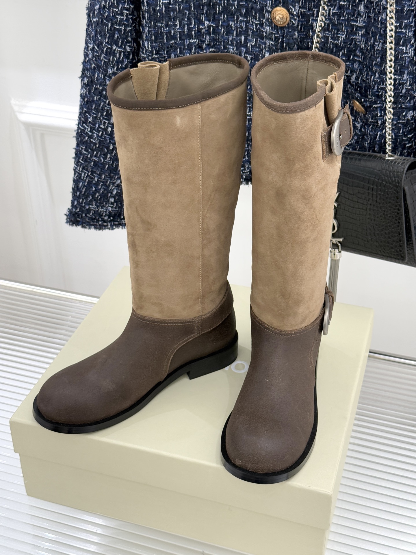 UNfolio25WF新品复古皮带扣拼色靴系列当复古风潮碰撞撞色美学这系列以标志性细节与多元风格重新定义