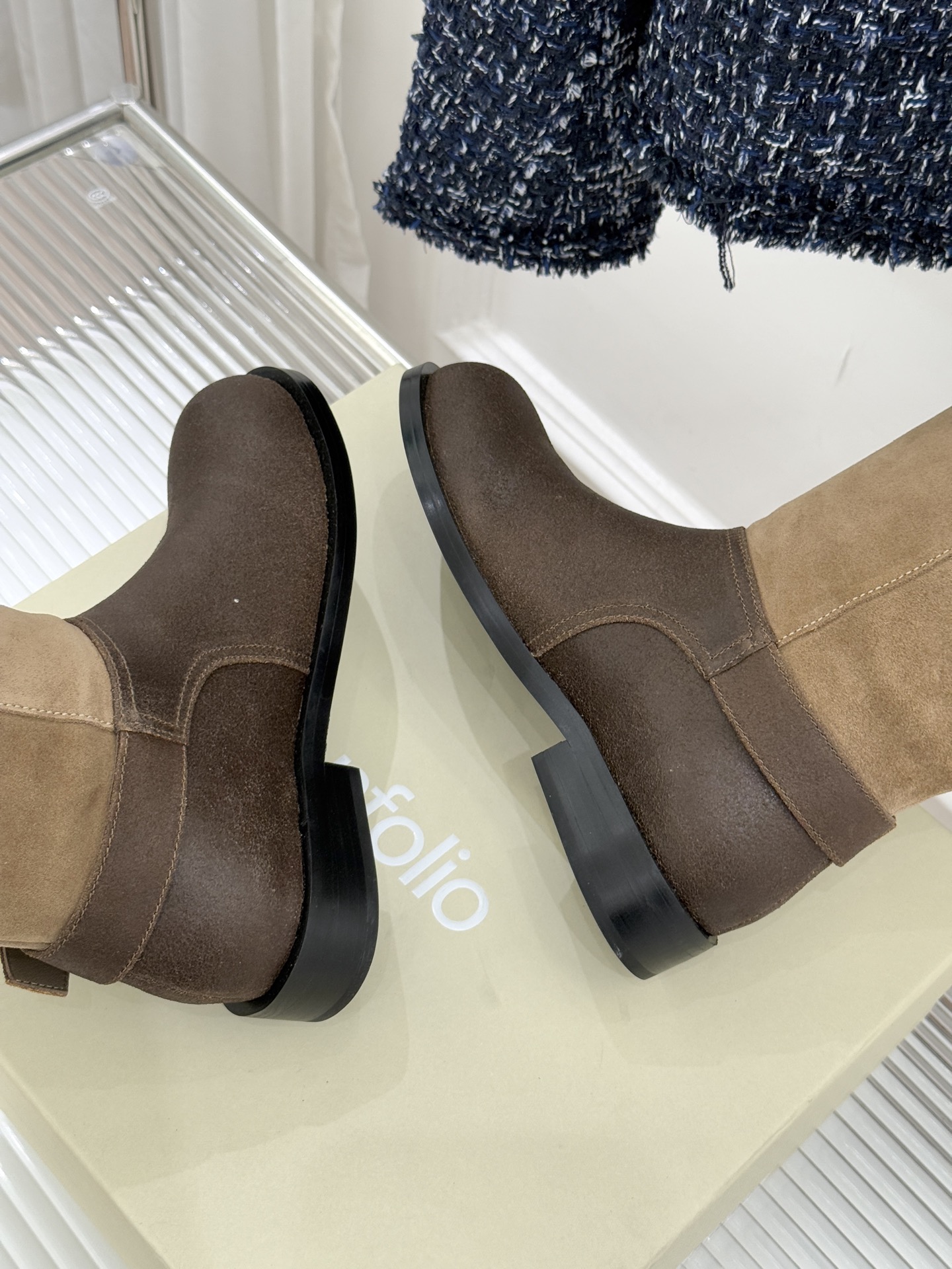 UNfolio25WF新品复古皮带扣拼色靴系列当复古风潮碰撞撞色美学这系列以标志性细节与多元风格重新定义