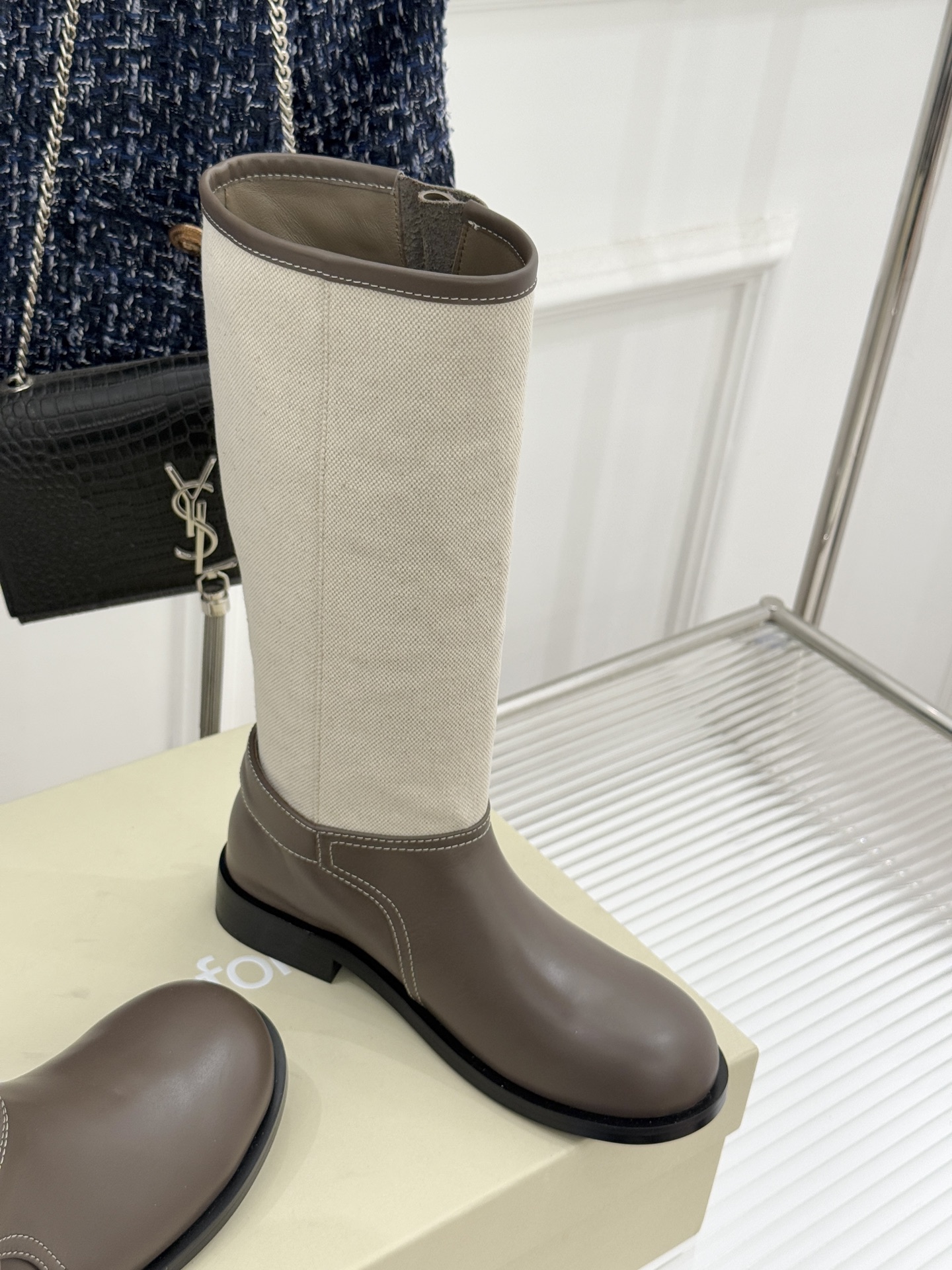 UNfolio25WF新品复古皮带扣拼色靴系列当复古风潮碰撞撞色美学这系列以标志性细节与多元风格重新定义