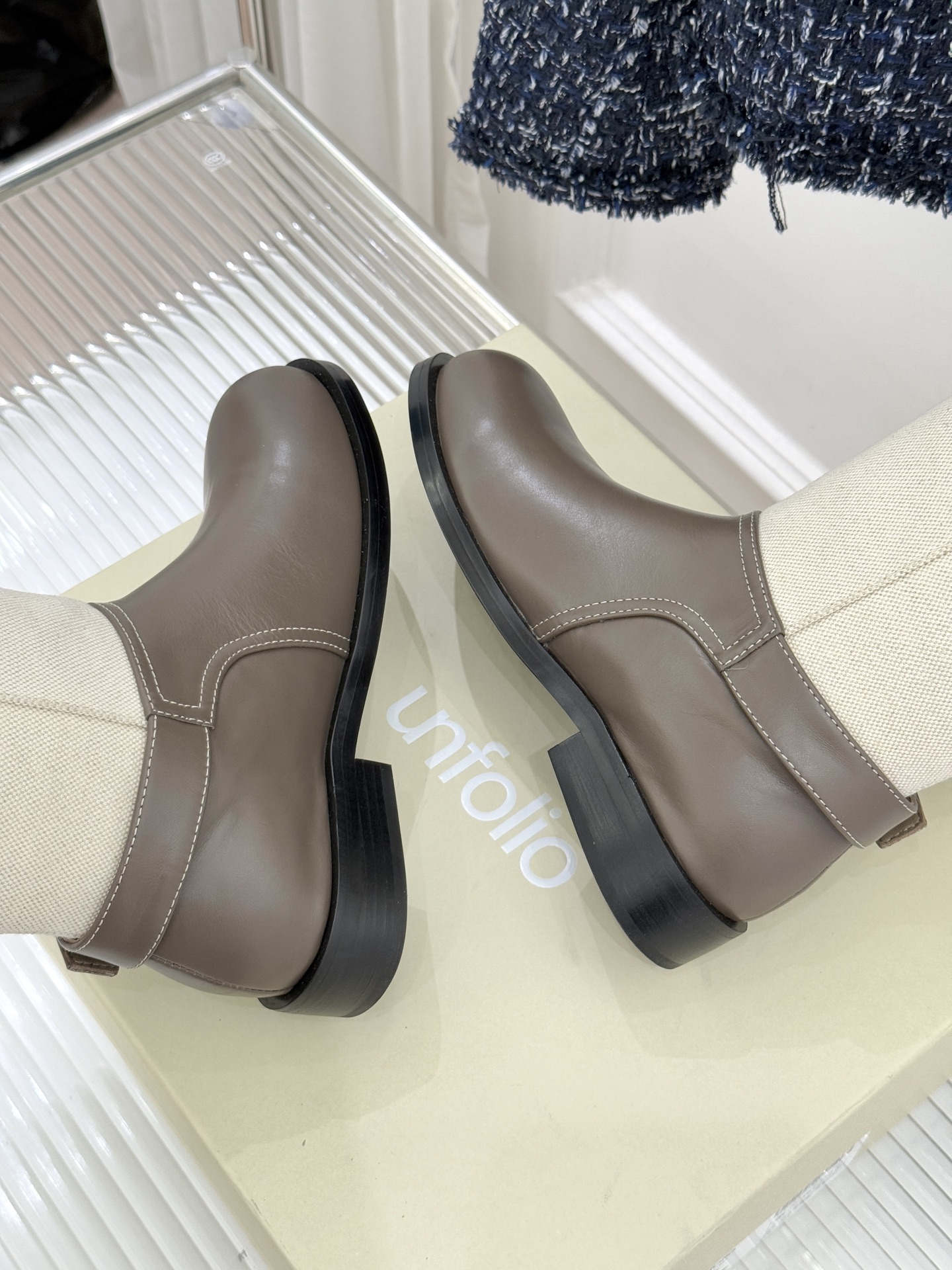 UNfolio25WF新品复古皮带扣拼色靴系列当复古风潮碰撞撞色美学这系列以标志性细节与多元风格重新定义