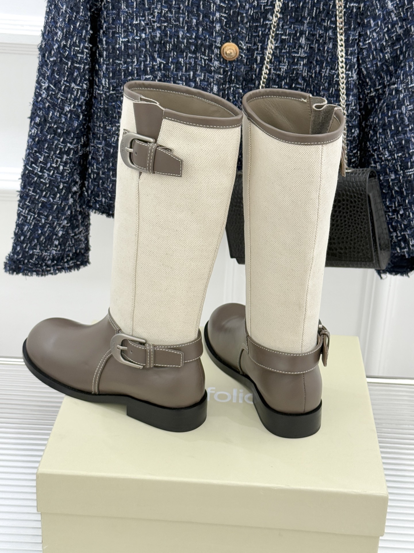 UNfolio25WF新品复古皮带扣拼色靴系列当复古风潮碰撞撞色美学这系列以标志性细节与多元风格重新定义