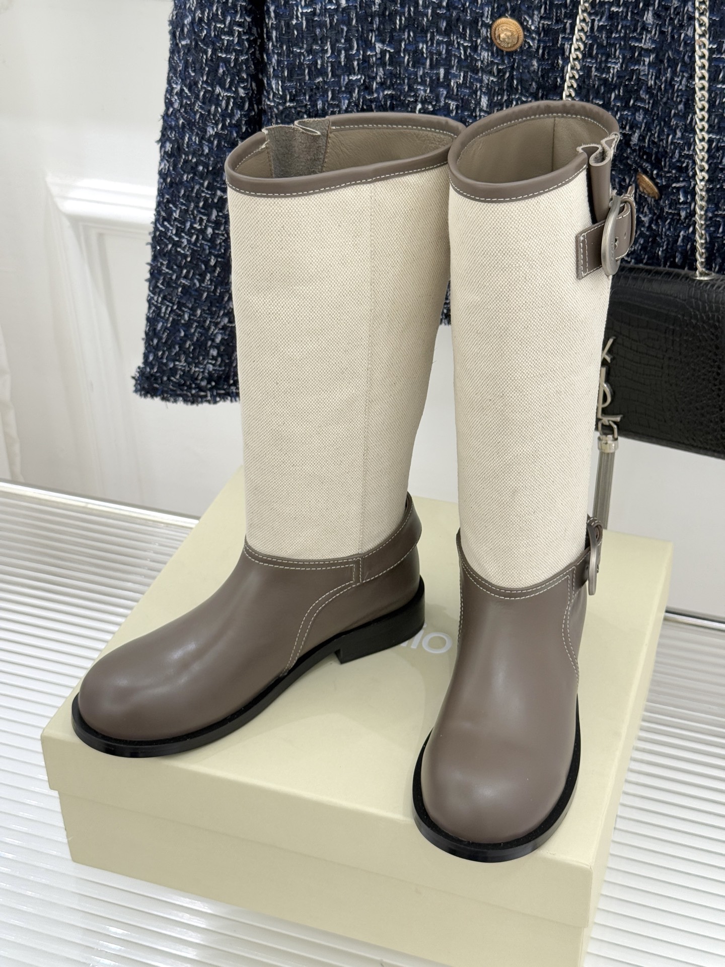 UNfolio25WF新品复古皮带扣拼色靴系列当复古风潮碰撞撞色美学这系列以标志性细节与多元风格重新定义