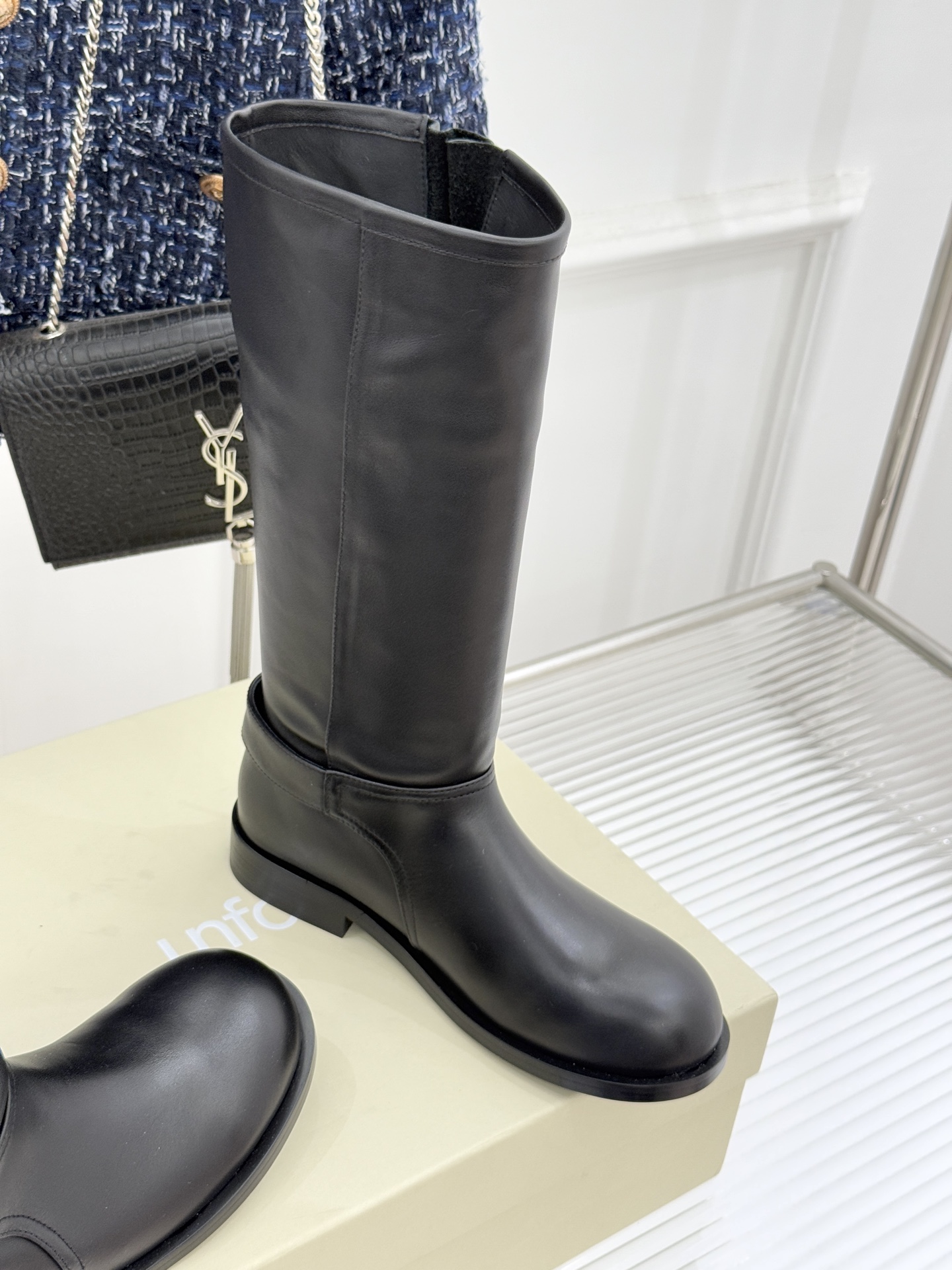 UNfolio25WF新品复古皮带扣拼色靴系列当复古风潮碰撞撞色美学这系列以标志性细节与多元风格重新定义