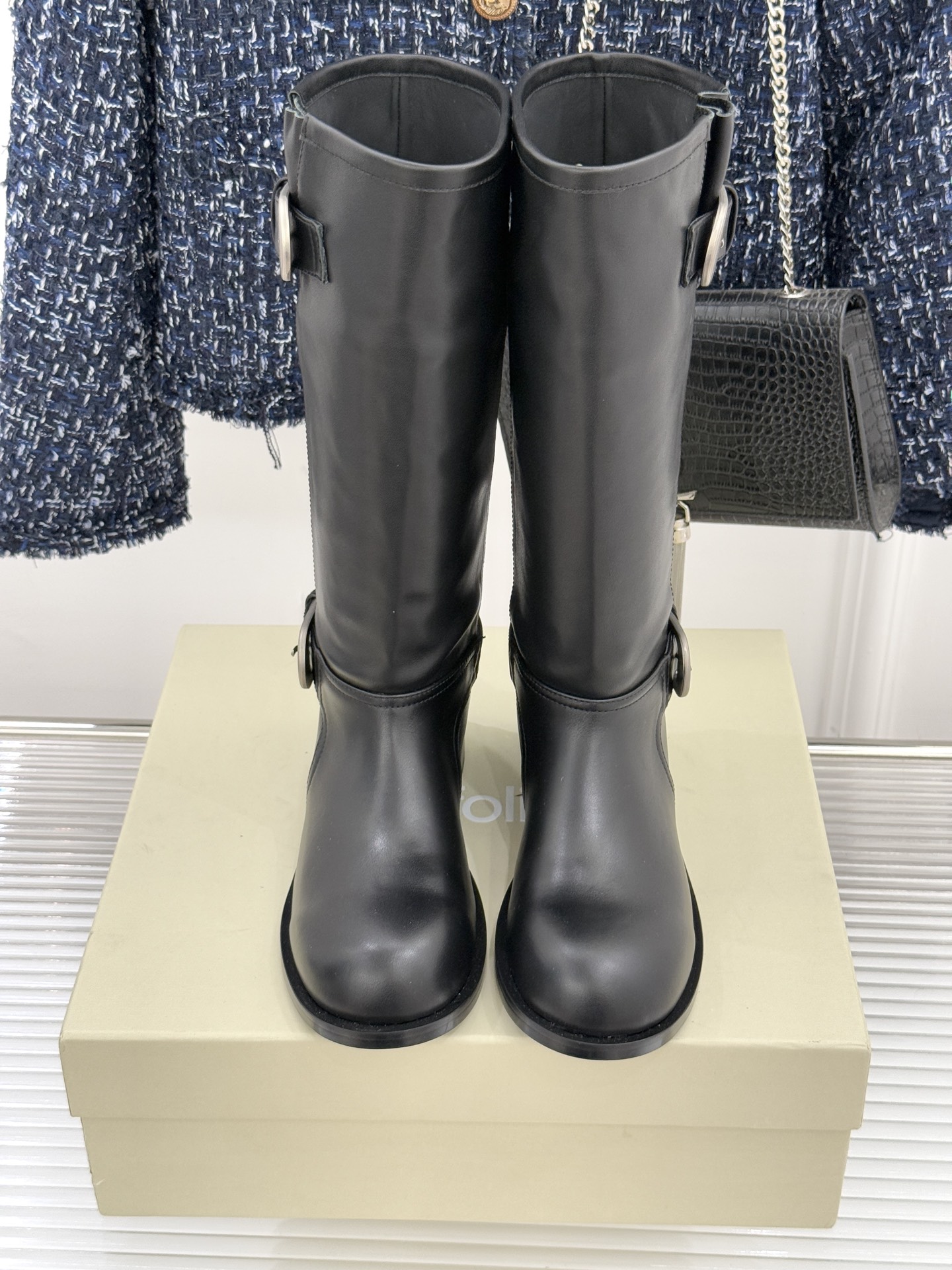 UNfolio25WF新品复古皮带扣拼色靴系列当复古风潮碰撞撞色美学这系列以标志性细节与多元风格重新定义