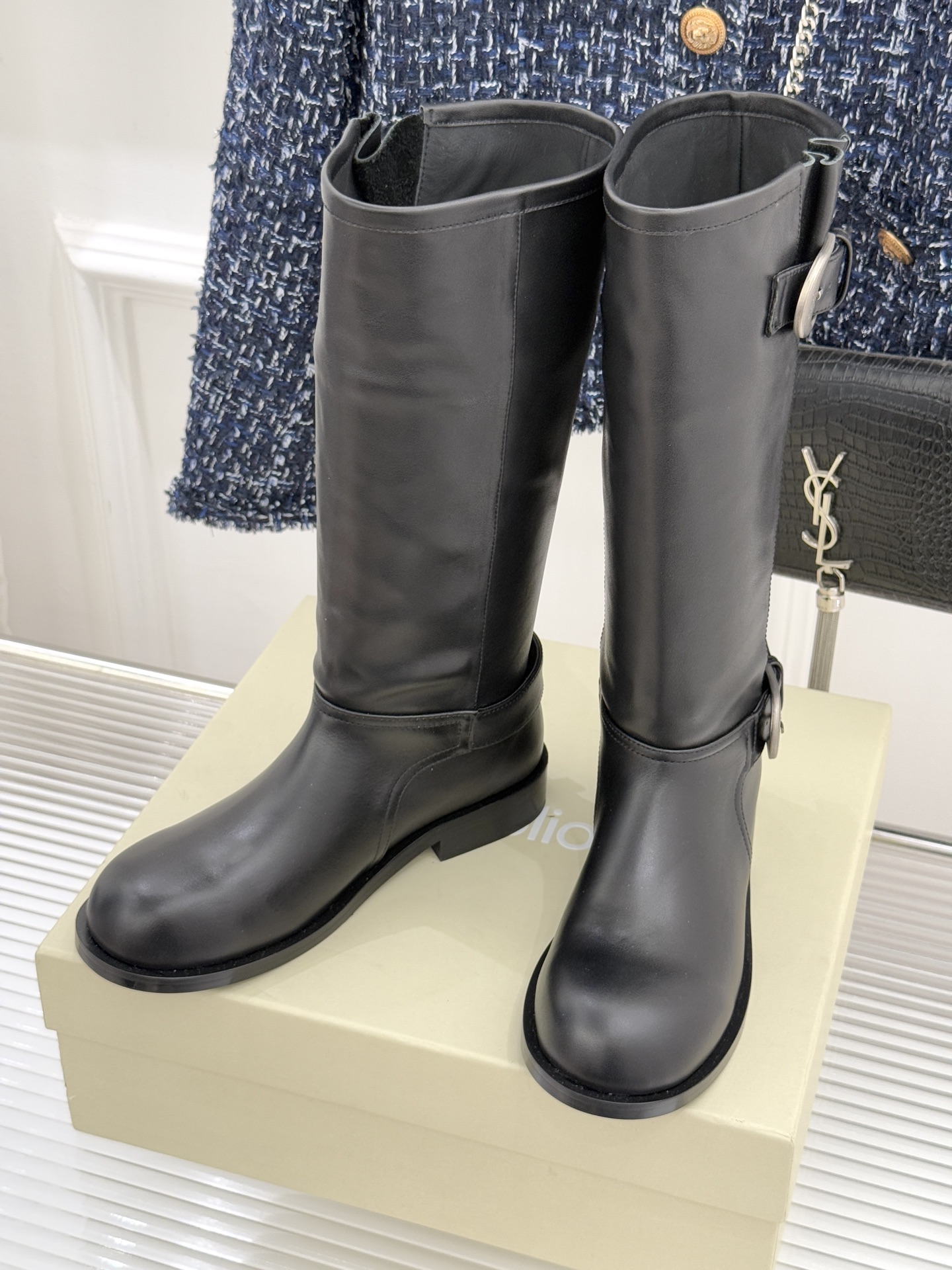 UNfolio25WF新品复古皮带扣拼色靴系列当复古风潮碰撞撞色美学这系列以标志性细节与多元风格重新定义