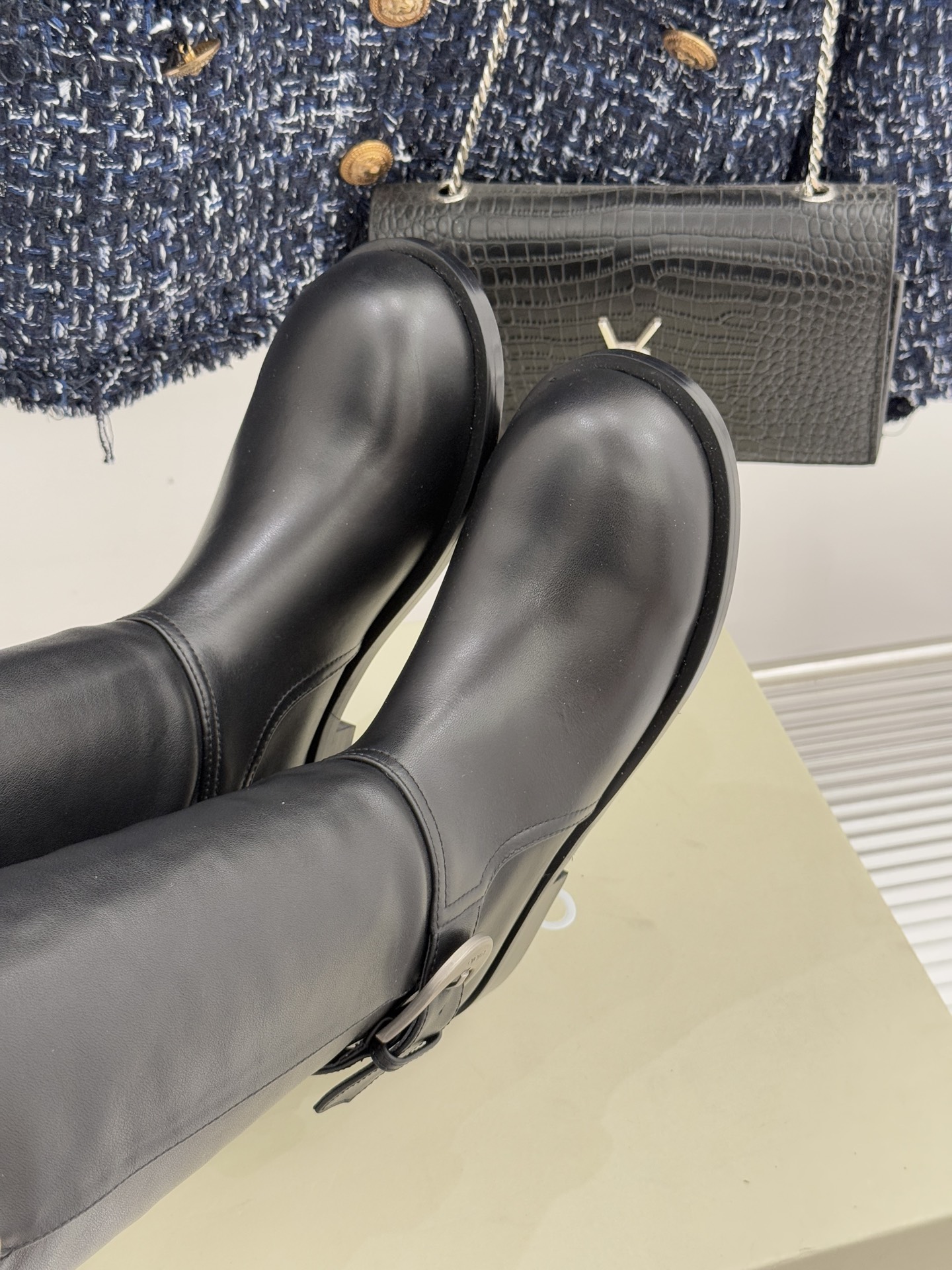 UNfolio25WF新品复古皮带扣拼色靴系列当复古风潮碰撞撞色美学这系列以标志性细节与多元风格重新定义