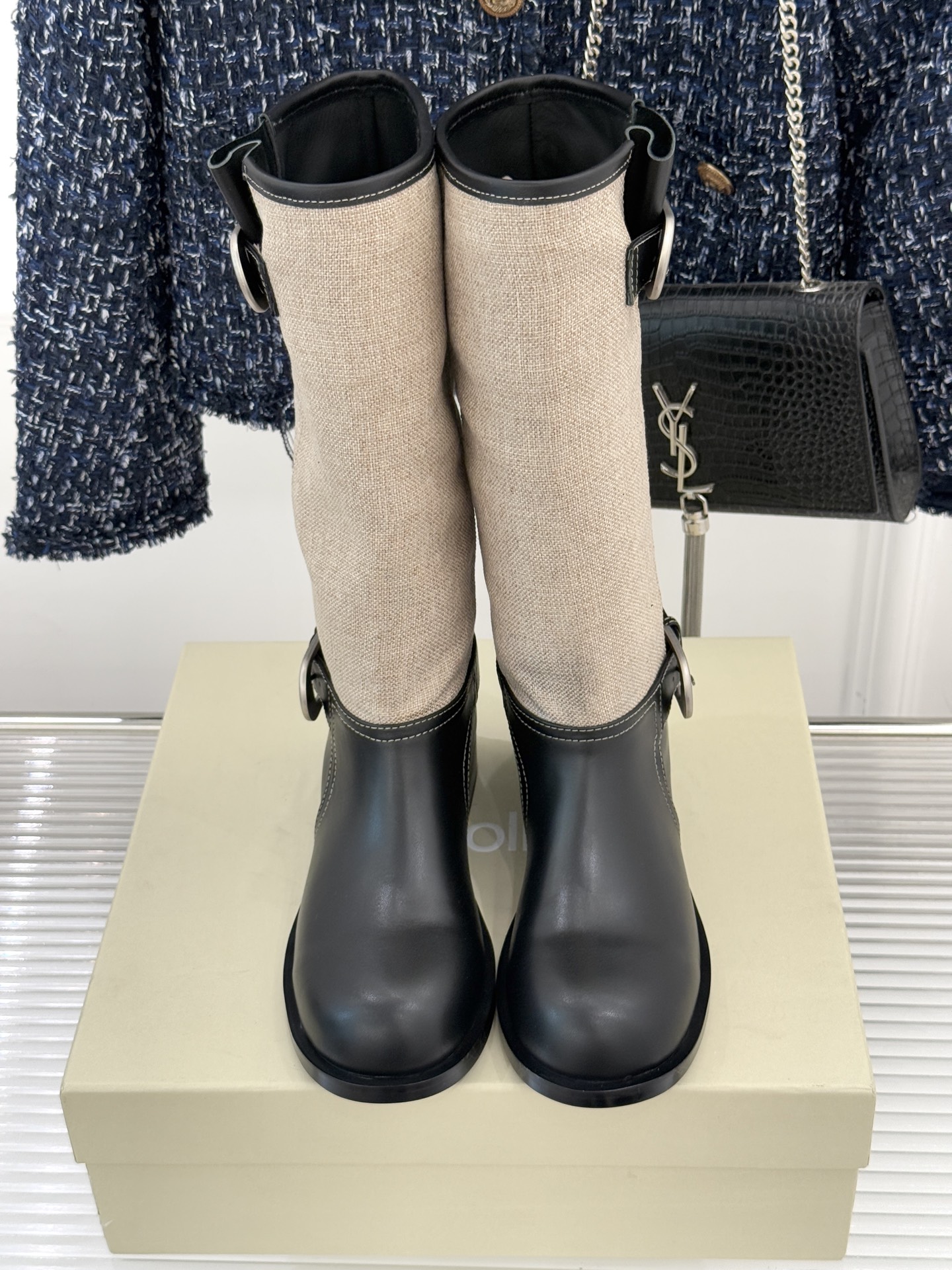 UNfolio25WF新品复古皮带扣拼色靴系列当复古风潮碰撞撞色美学这系列以标志性细节与多元风格重新定义