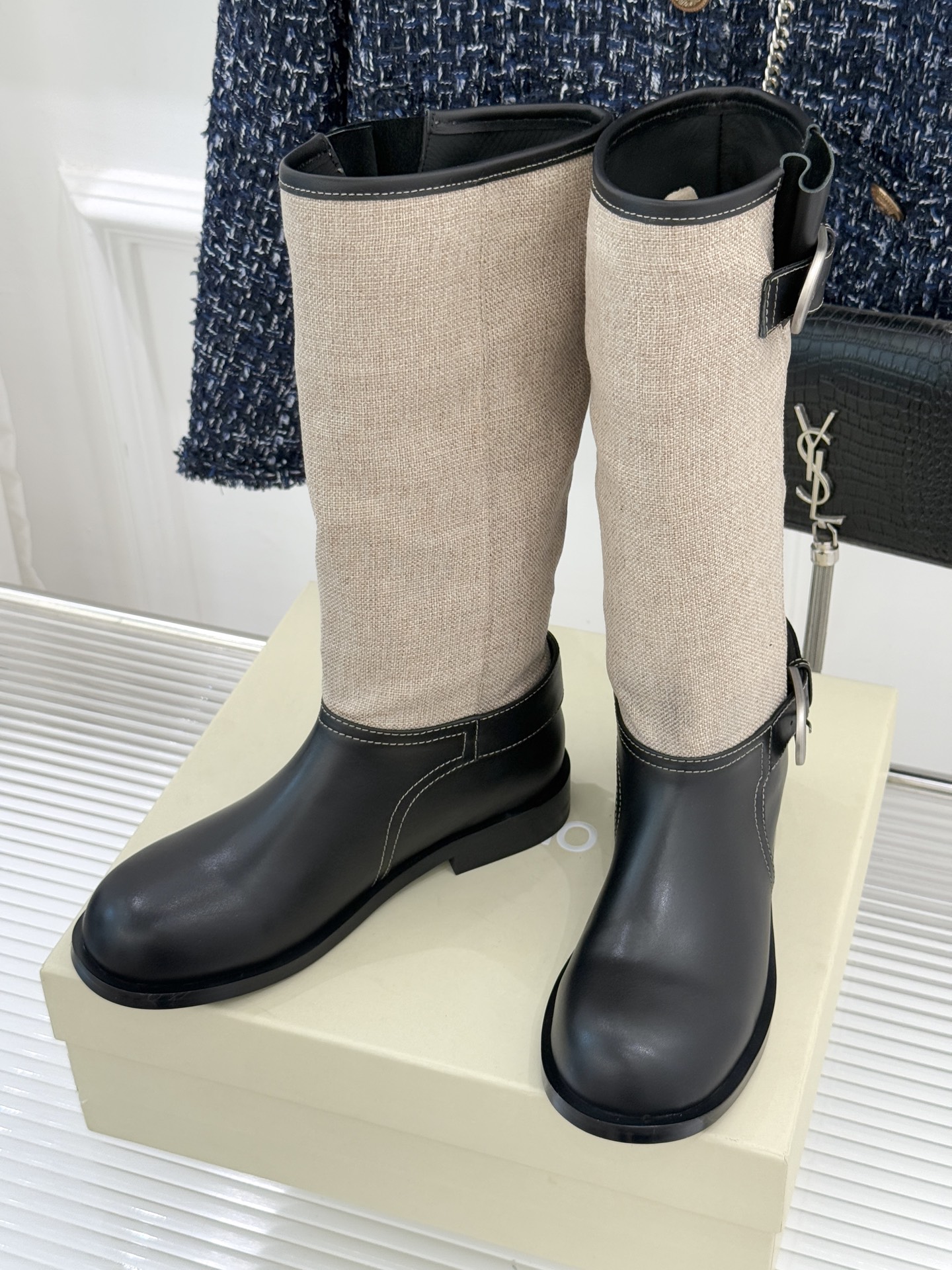 UNfolio25WF新品复古皮带扣拼色靴系列当复古风潮碰撞撞色美学这系列以标志性细节与多元风格重新定义