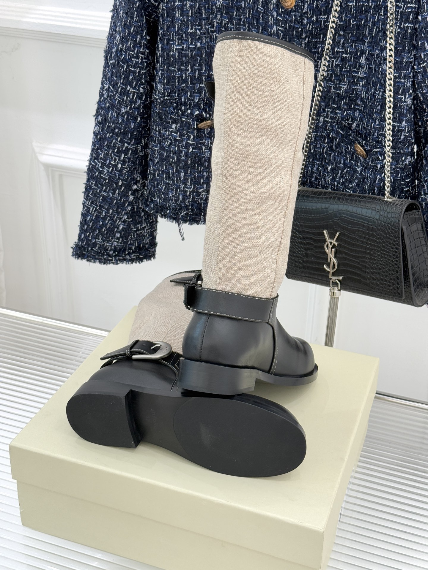 UNfolio25WF新品复古皮带扣拼色靴系列当复古风潮碰撞撞色美学这系列以标志性细节与多元风格重新定义