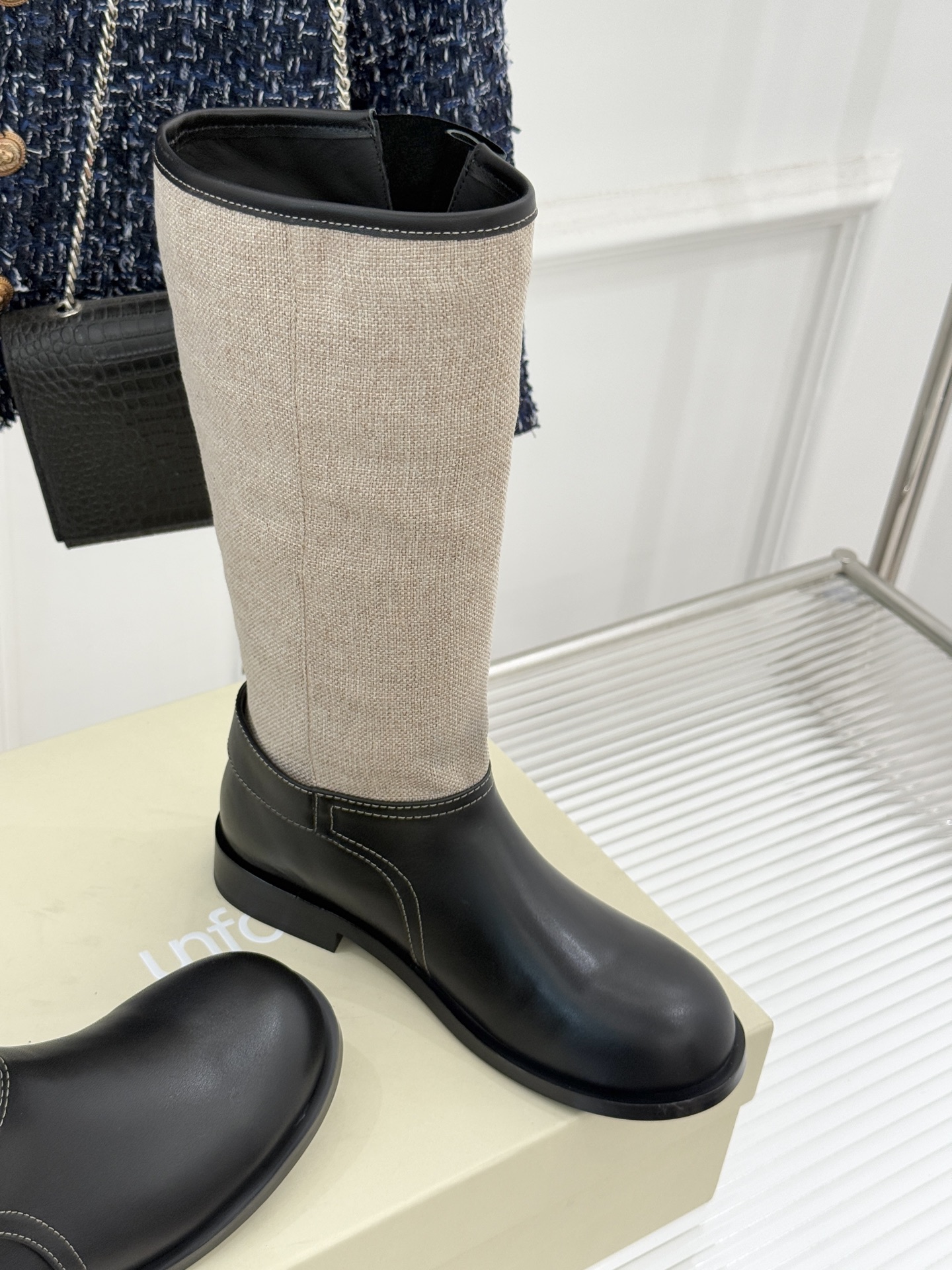 UNfolio25WF新品复古皮带扣拼色靴系列当复古风潮碰撞撞色美学这系列以标志性细节与多元风格重新定义