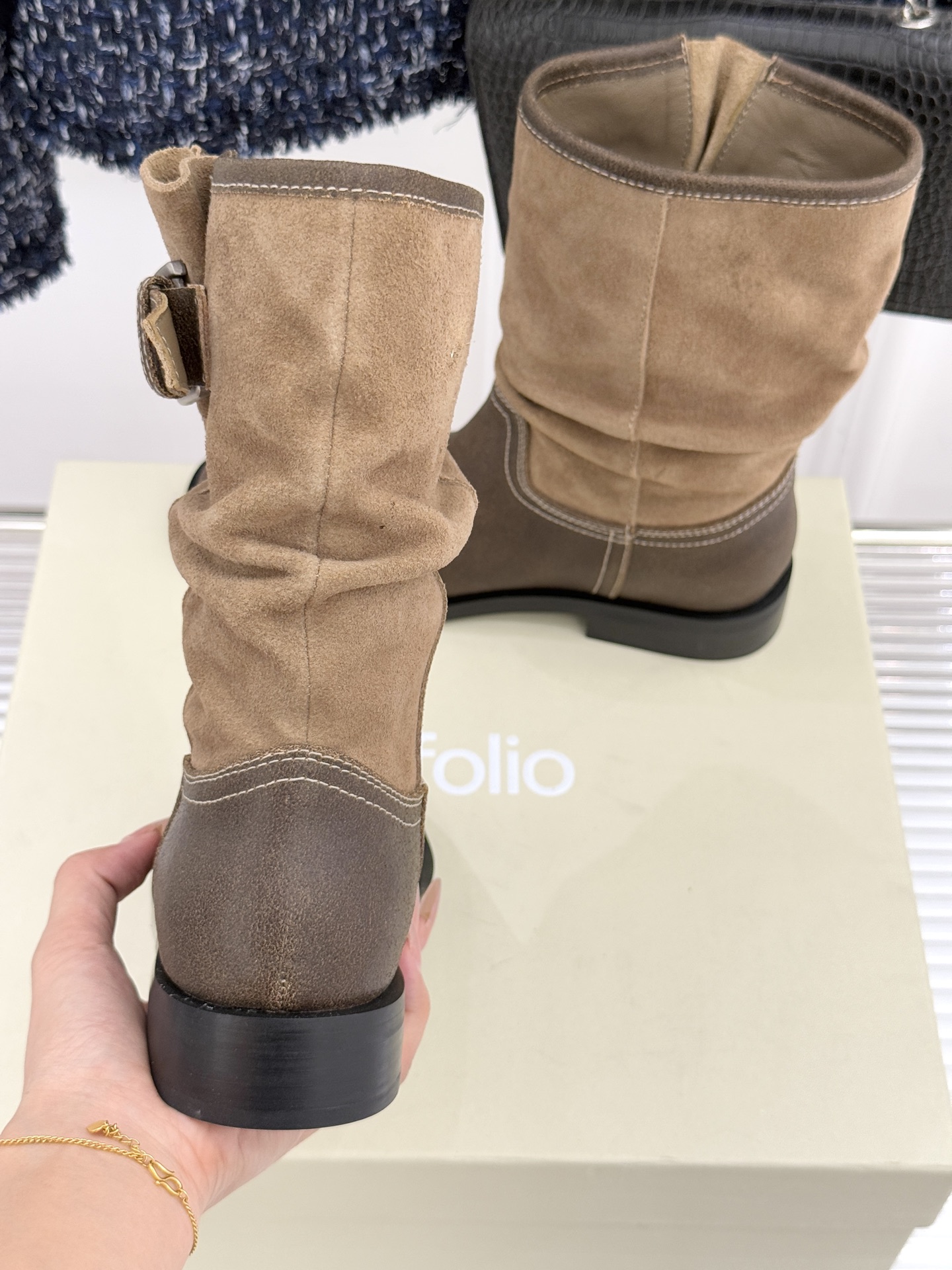 UNfolio25WF新品复古皮带扣拼色靴系列当复古风潮碰撞撞色美学这系列以标志性细节与多元风格重新定义