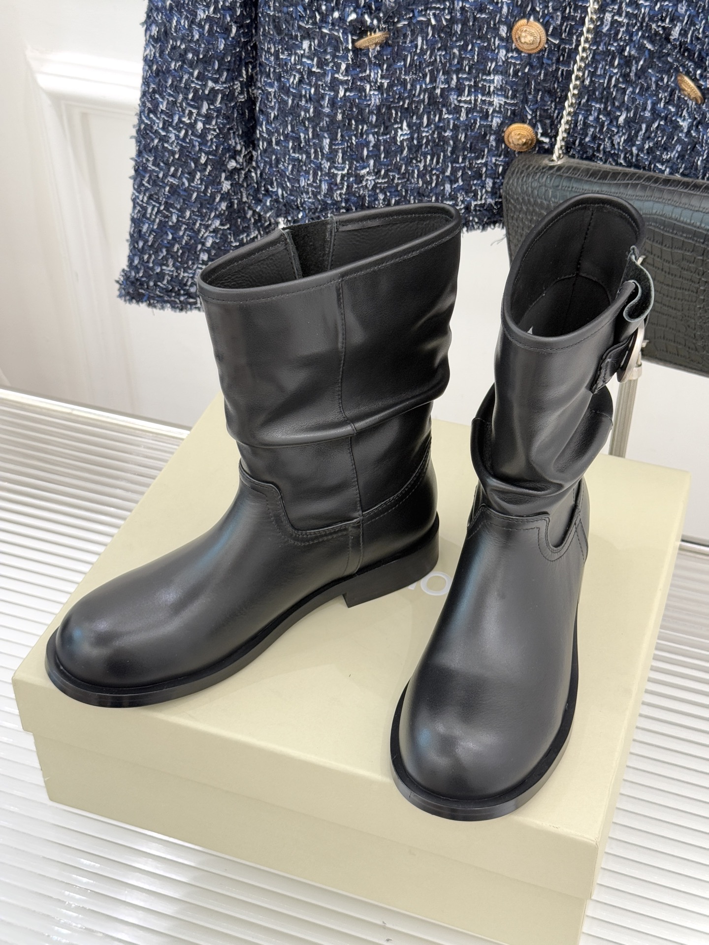 UNfolio25WF新品复古皮带扣拼色靴系列当复古风潮碰撞撞色美学这系列以标志性细节与多元风格重新定义