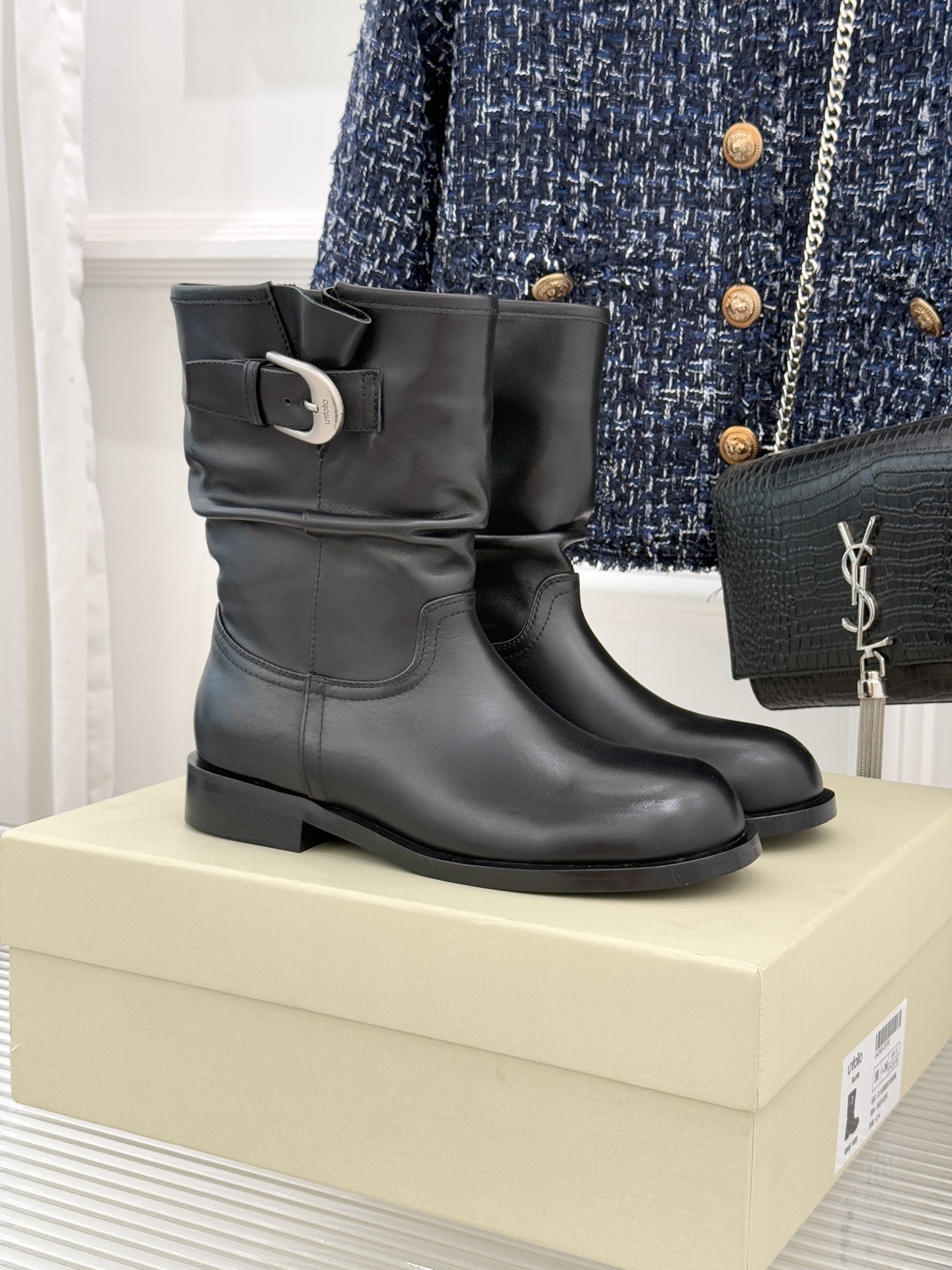 UNfolio25WF新品复古皮带扣拼色靴系列当复古风潮碰撞撞色美学这系列以标志性细节与多元风格重新定义