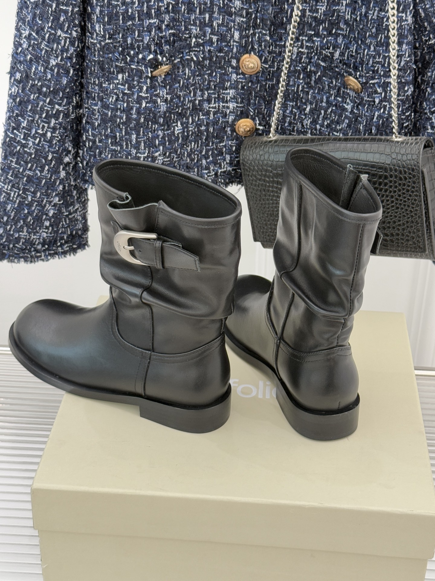 UNfolio25WF新品复古皮带扣拼色靴系列当复古风潮碰撞撞色美学这系列以标志性细节与多元风格重新定义