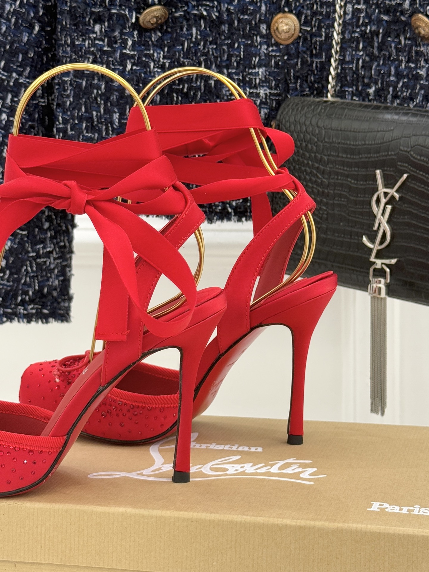 ChristinLouboutin/CL25WF新品水钻猪鼻子蝴蝶结高跟凉鞋在时尚的舞台上CL始终是璀璨