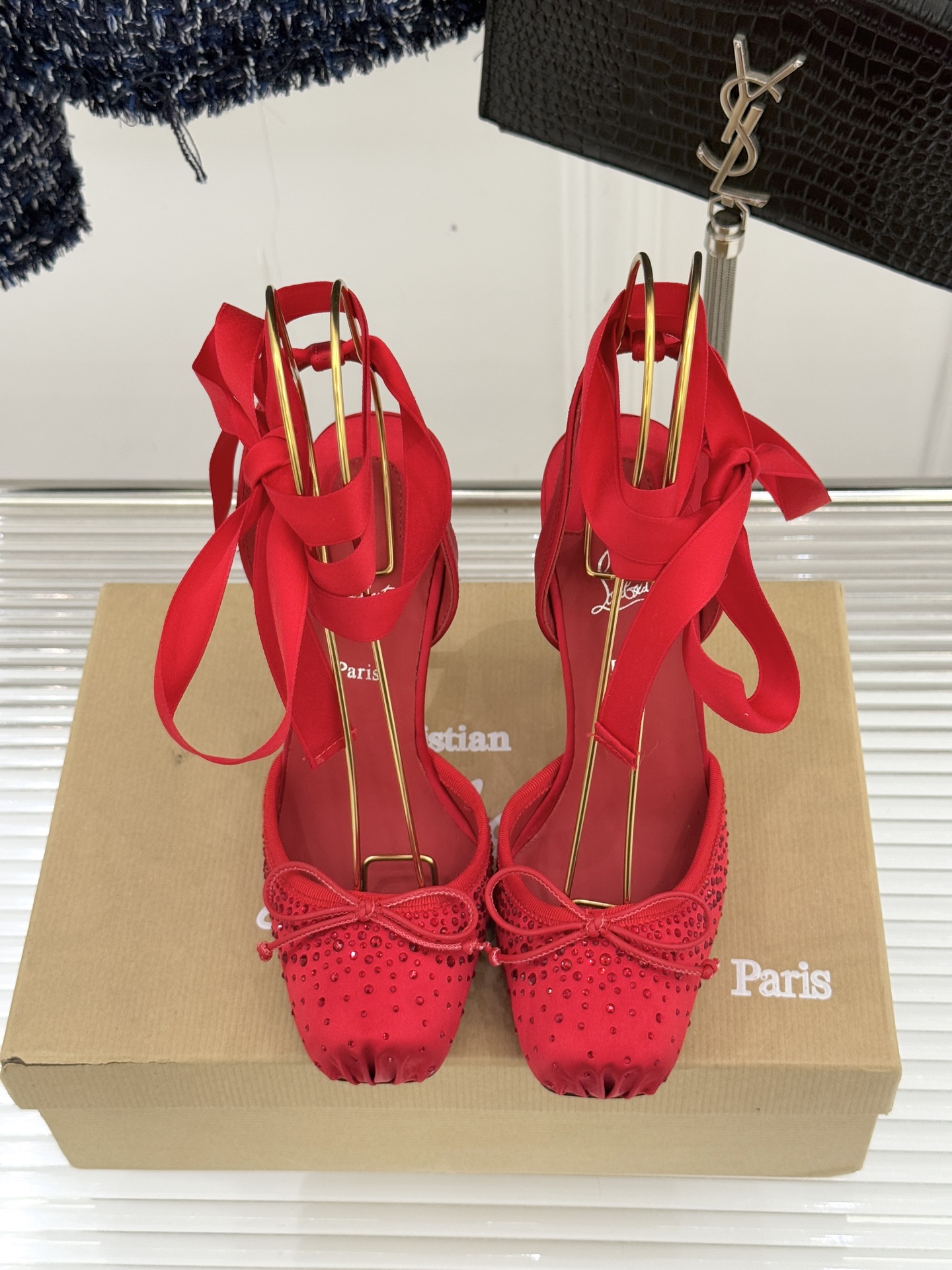 ChristinLouboutin/CL25WF新品水钻猪鼻子蝴蝶结高跟凉鞋在时尚的舞台上CL始终是璀璨