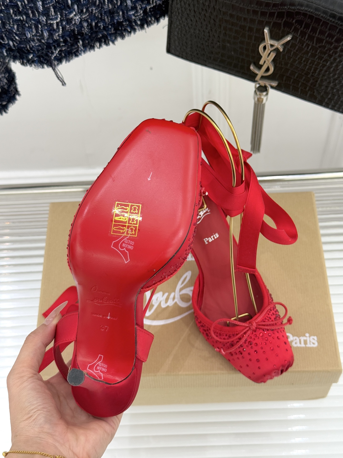 ChristinLouboutin/CL25WF新品水钻猪鼻子蝴蝶结高跟凉鞋在时尚的舞台上CL始终是璀璨