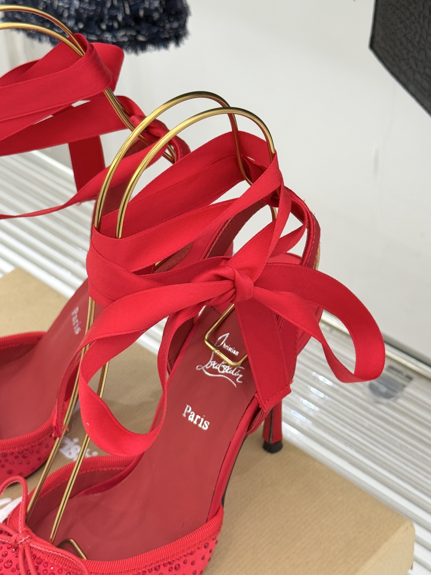 ChristinLouboutin/CL25WF新品水钻猪鼻子蝴蝶结高跟凉鞋在时尚的舞台上CL始终是璀璨