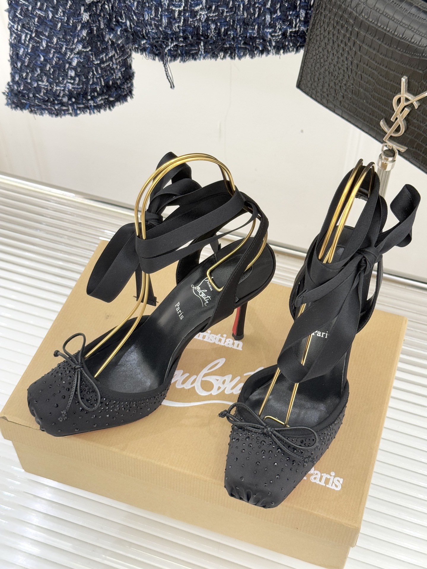 ChristinLouboutin/CL25WF新品水钻猪鼻子蝴蝶结高跟凉鞋在时尚的舞台上CL始终是璀璨