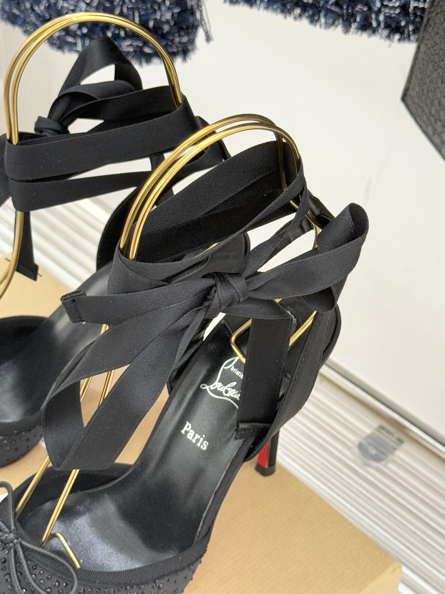 ChristinLouboutin/CL25WF新品水钻猪鼻子蝴蝶结高跟凉鞋在时尚的舞台上CL始终是璀璨