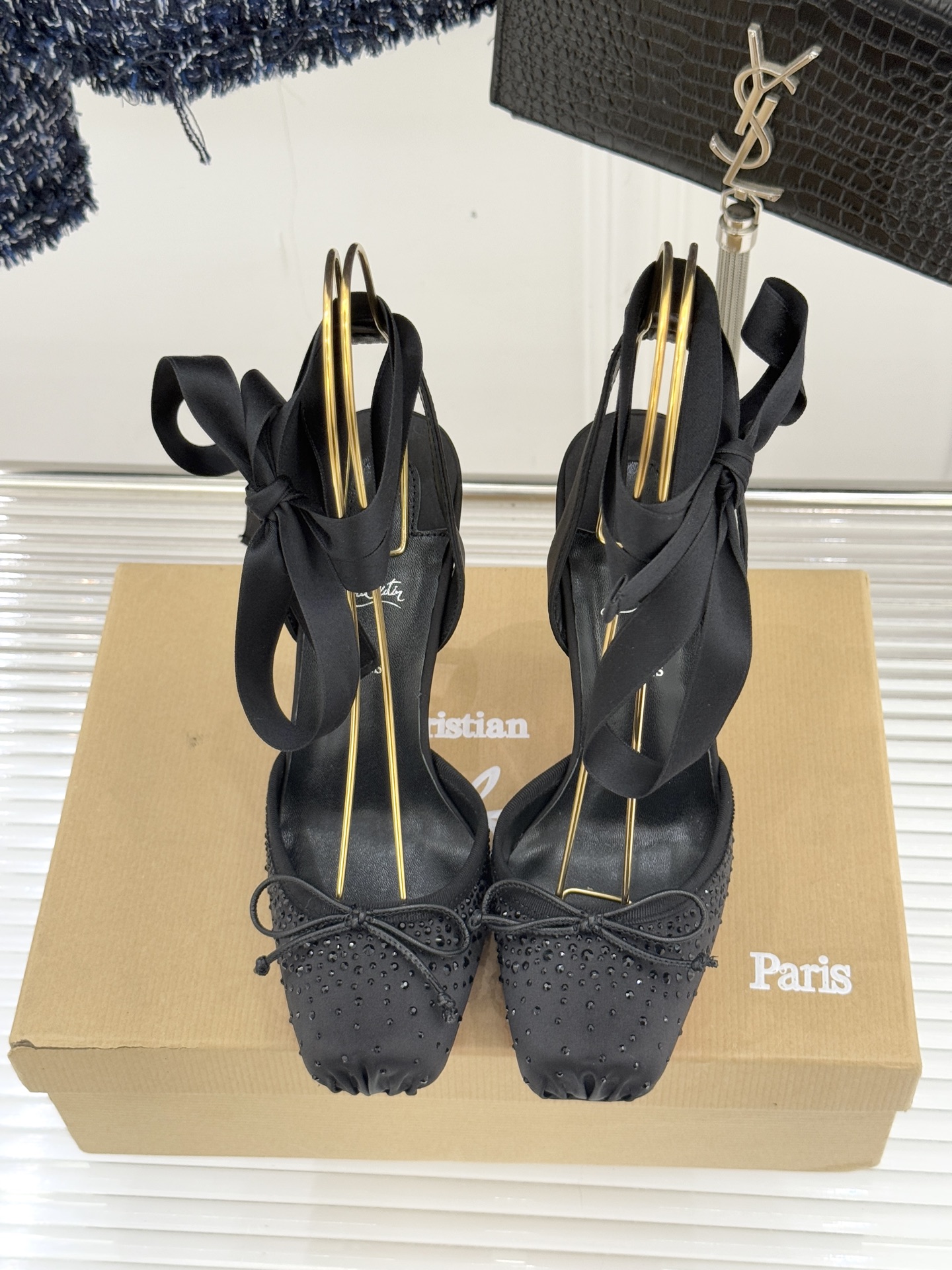 ChristinLouboutin/CL25WF新品水钻猪鼻子蝴蝶结高跟凉鞋在时尚的舞台上CL始终是璀璨