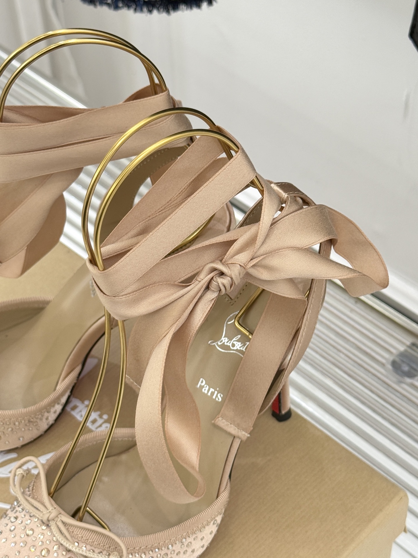 ChristinLouboutin/CL25WF新品水钻猪鼻子蝴蝶结高跟凉鞋在时尚的舞台上CL始终是璀璨