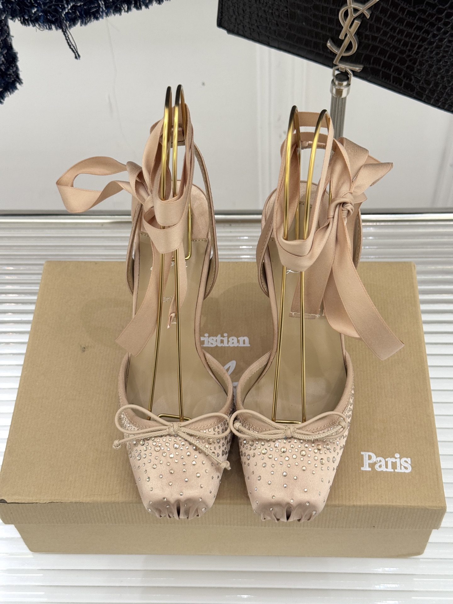 ChristinLouboutin/CL25WF新品水钻猪鼻子蝴蝶结高跟凉鞋在时尚的舞台上CL始终是璀璨